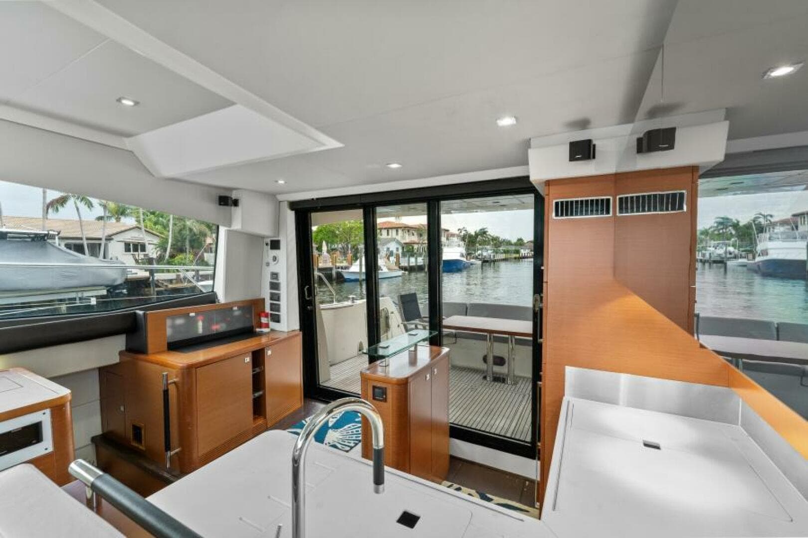2013 Prestige 550 Flybridge — photo 18