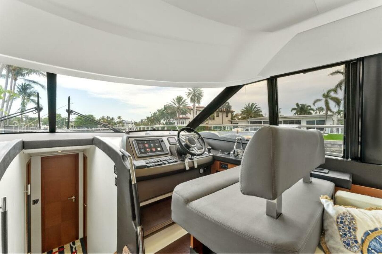 2013 Prestige 550 Flybridge — photo 14