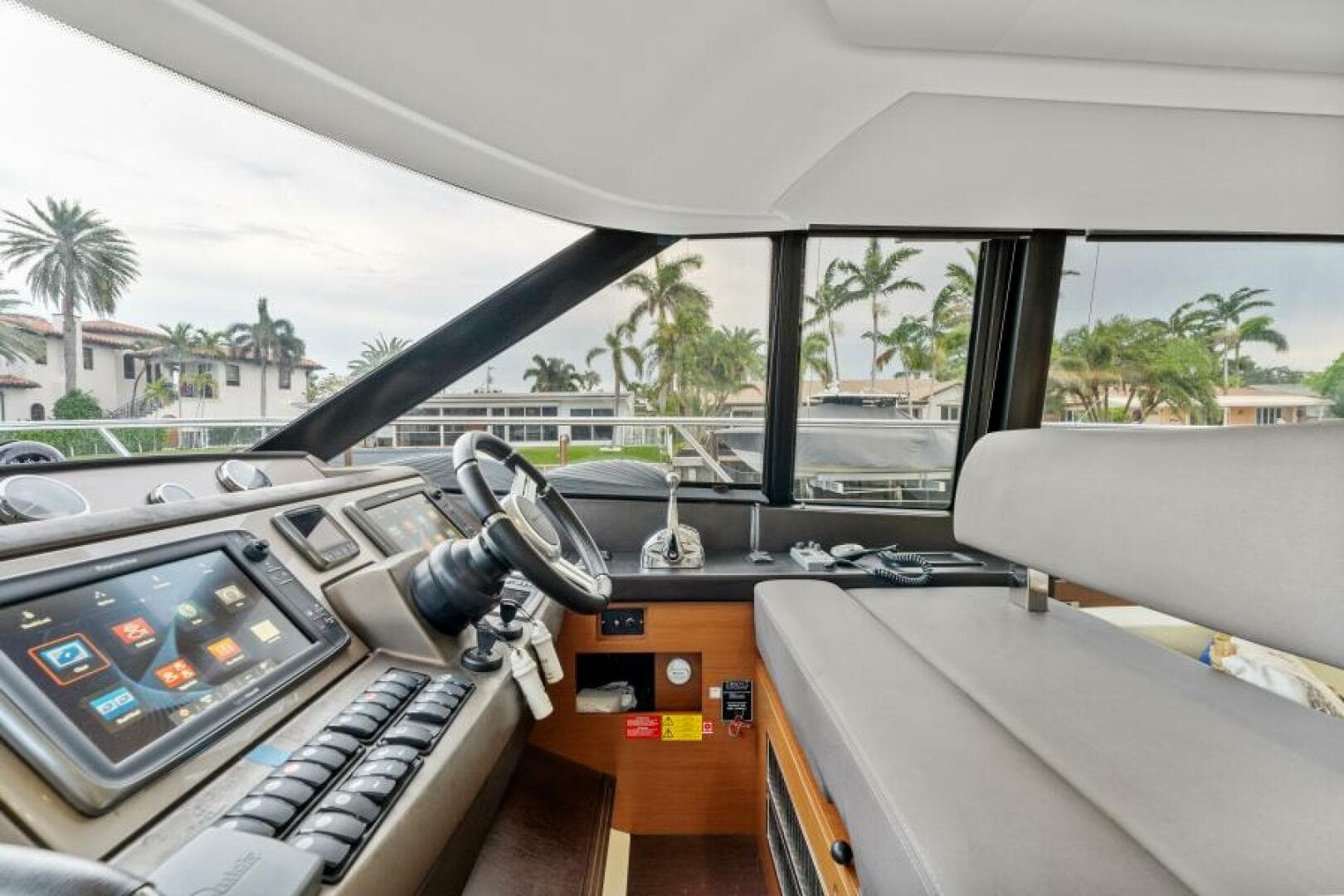 2013 Prestige 550 Flybridge — photo 15