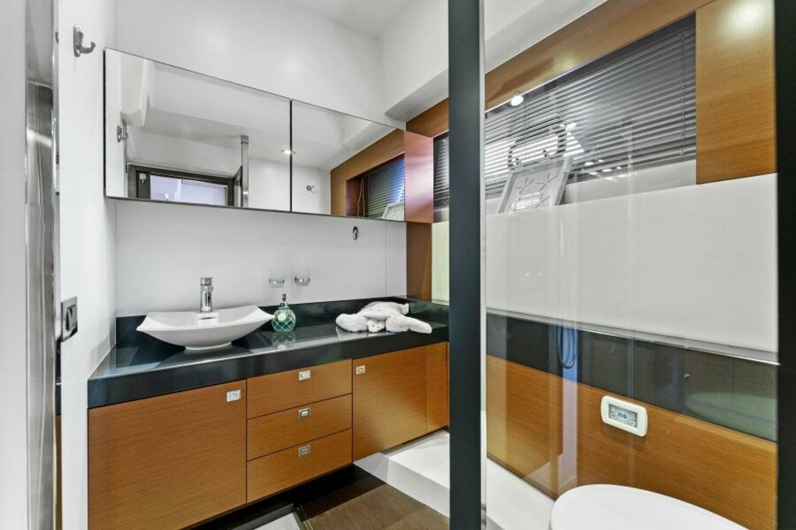 2013 Prestige 550 Flybridge — photo 24