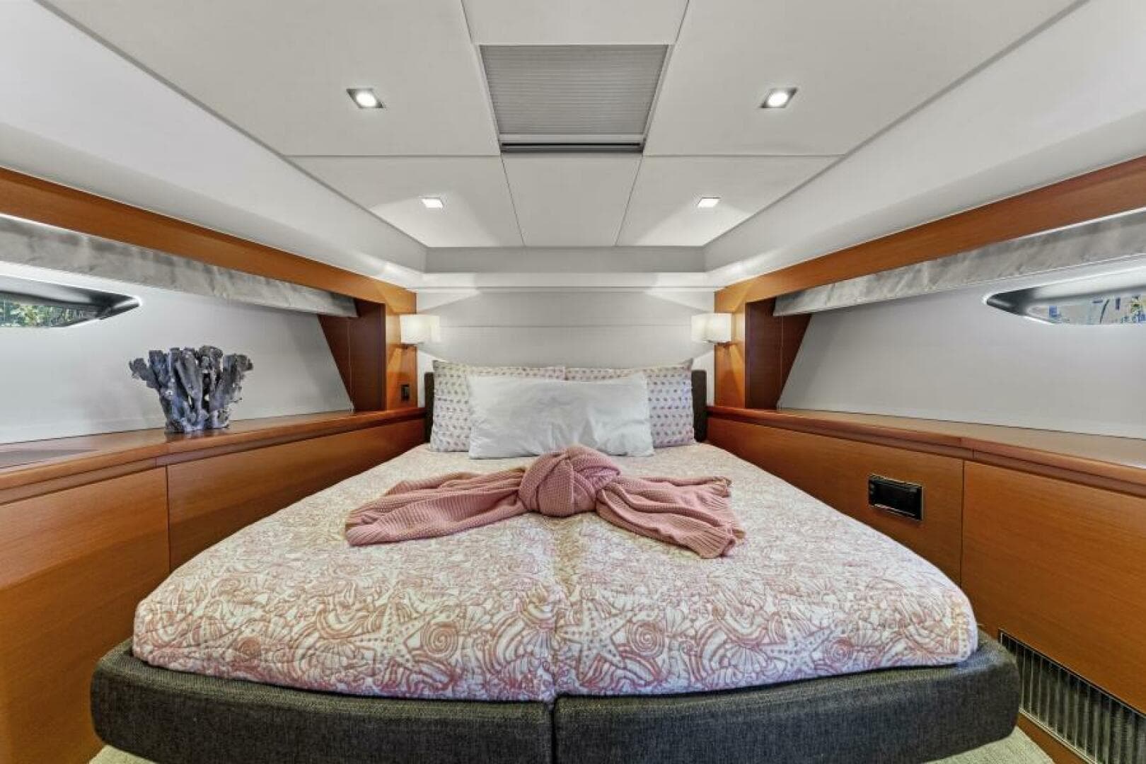 2013 Prestige 550 Flybridge — photo 32