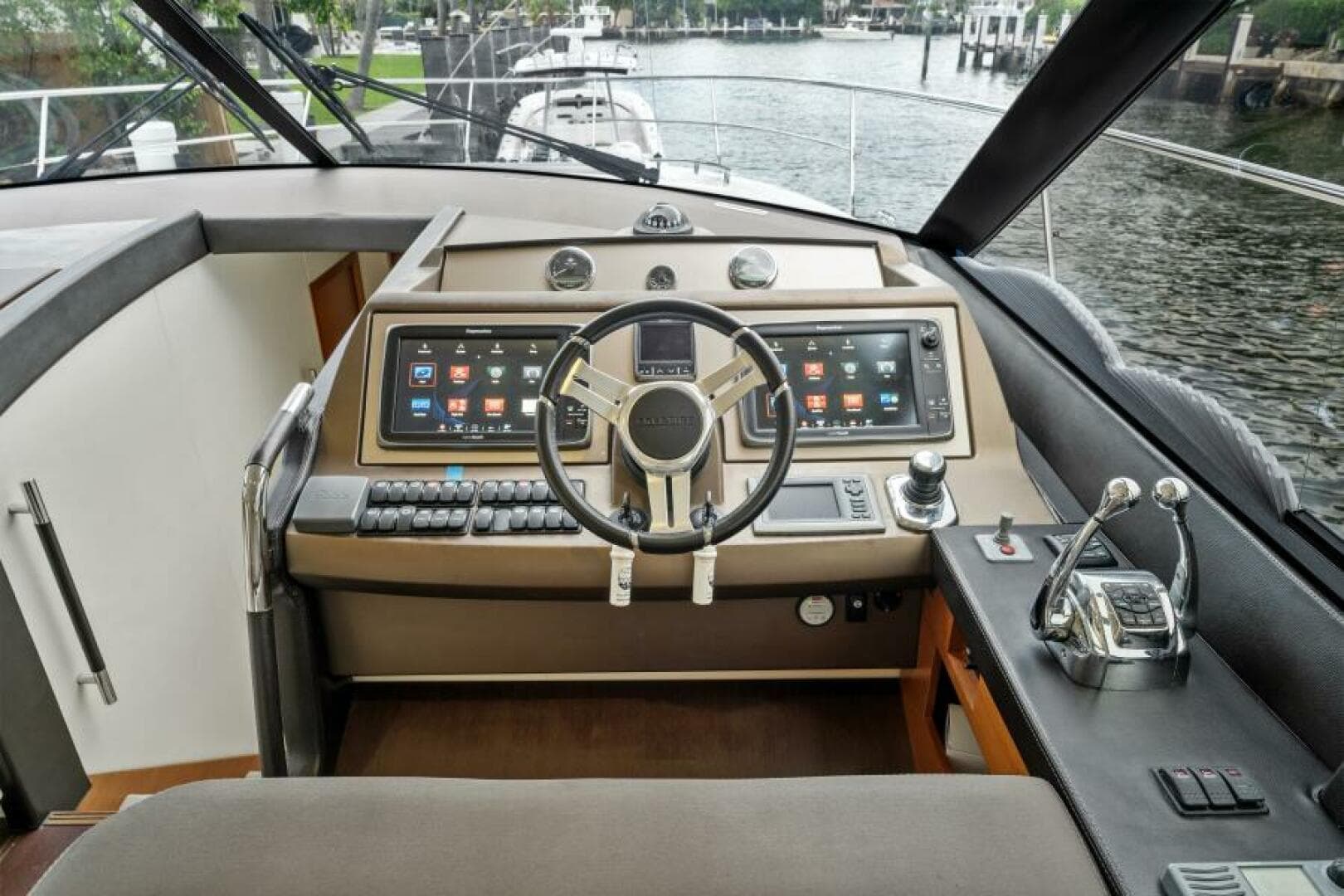 2013 Prestige 550 Flybridge — photo 17
