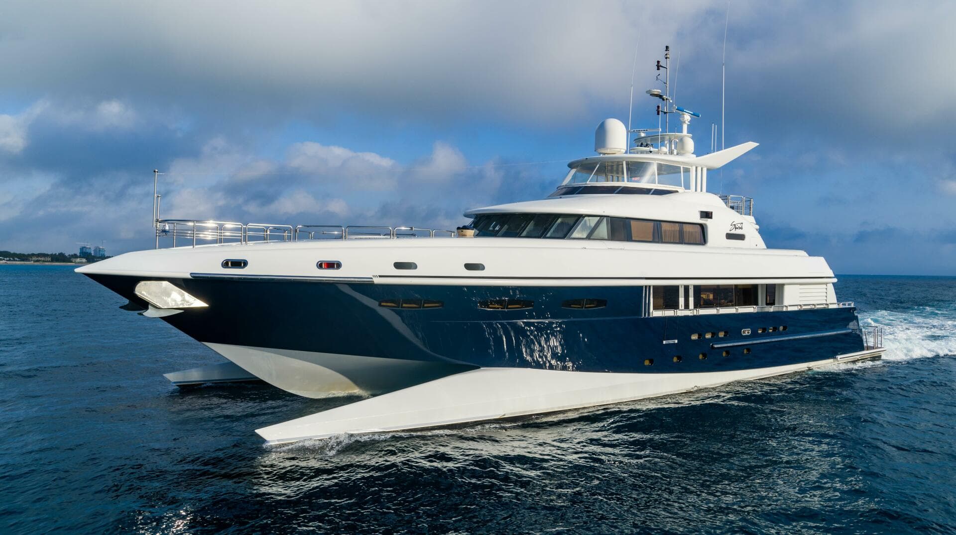 2005 New Zealand Yachts 115 Wave Piercing Power Catamaran — photo 2