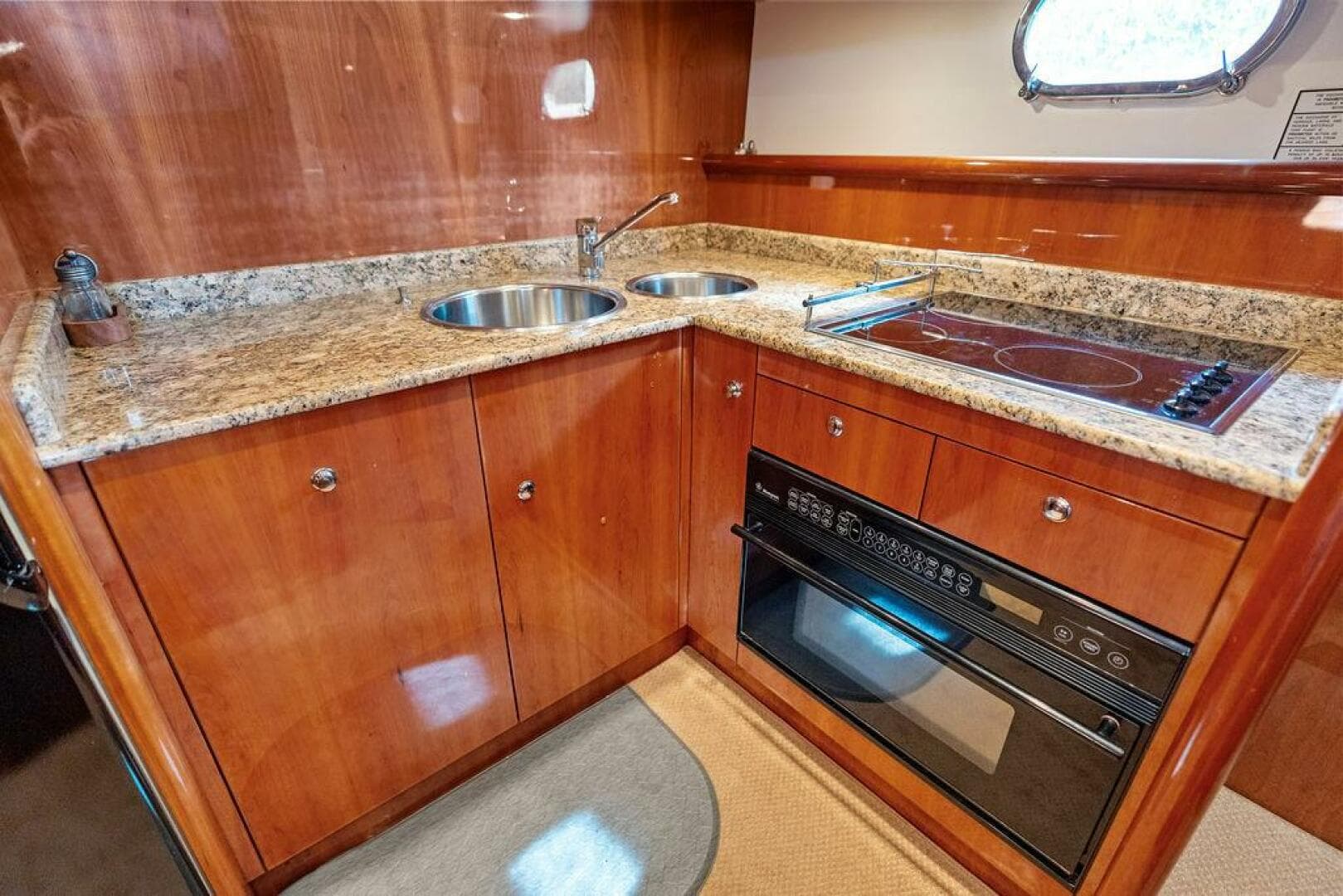 2003 Ferretti Yachts 62 — photo 45