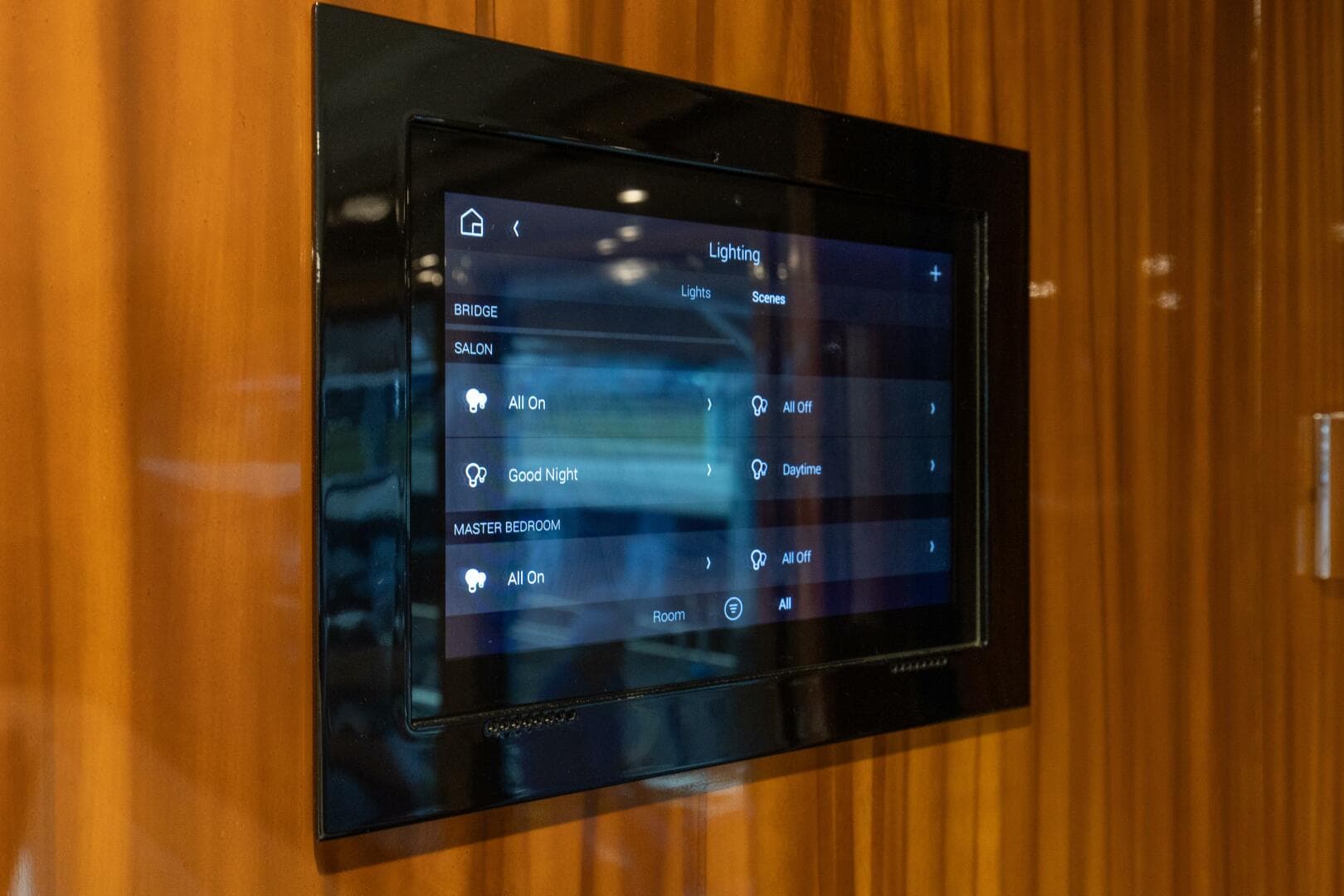 2001 Viking 65 Enclosed Bridge — photo 14