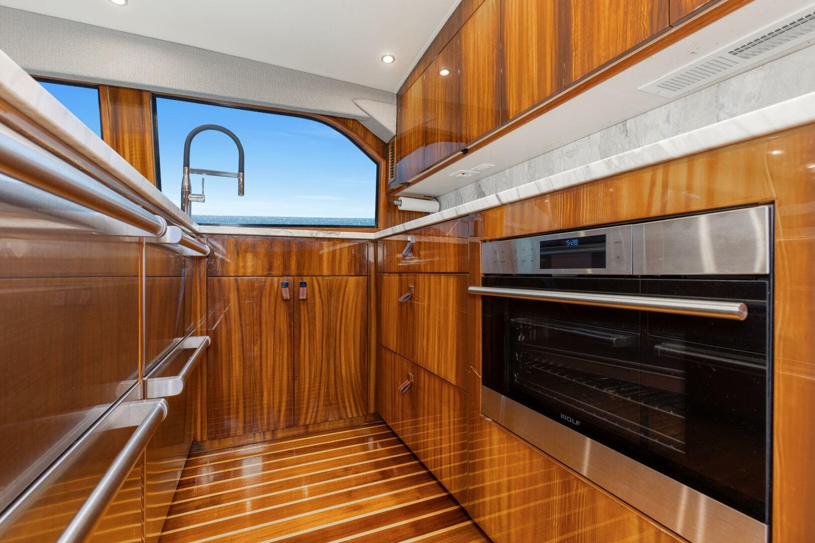 2001 Viking 65 Enclosed Bridge — photo 10