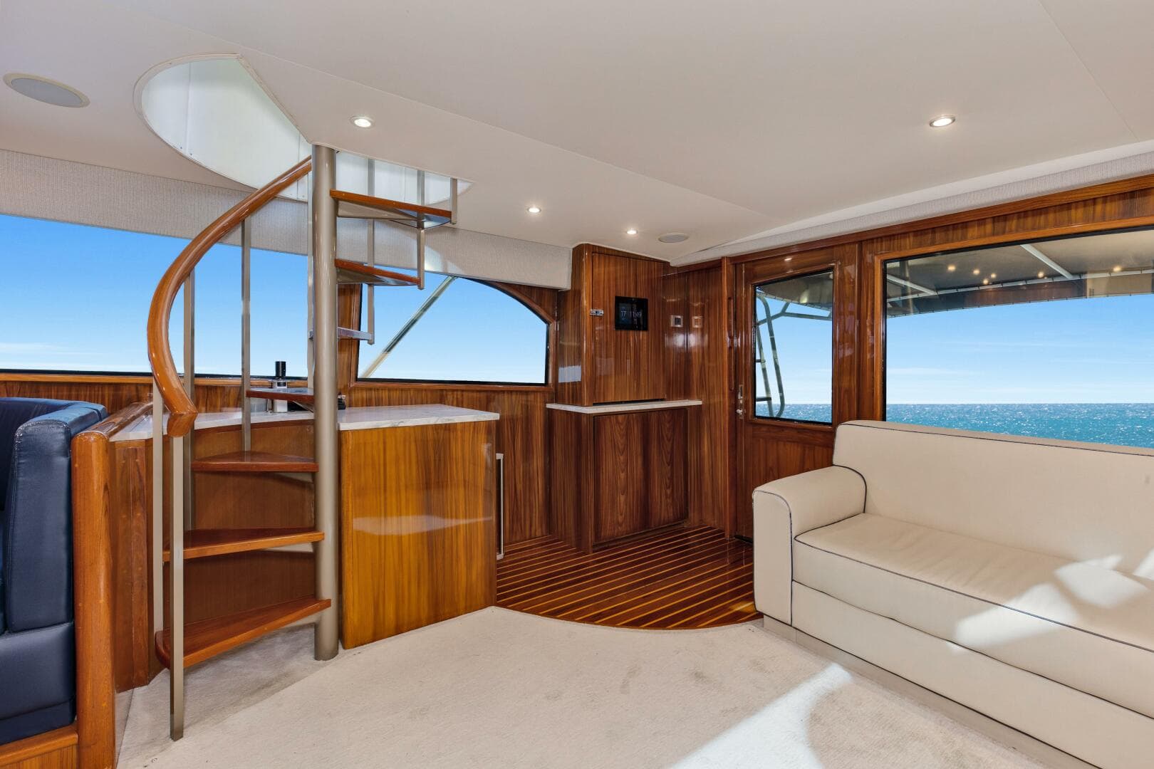 2001 Viking 65 Enclosed Bridge — photo 2