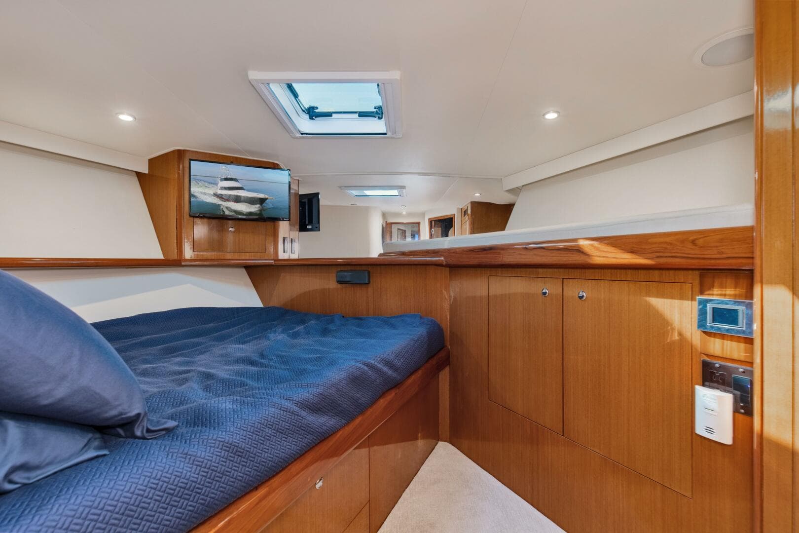 2001 Viking 65 Enclosed Bridge — photo 21