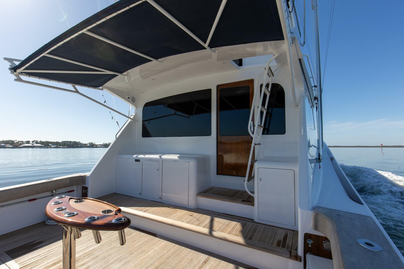 2001 Viking 65 Enclosed Bridge — photo 4