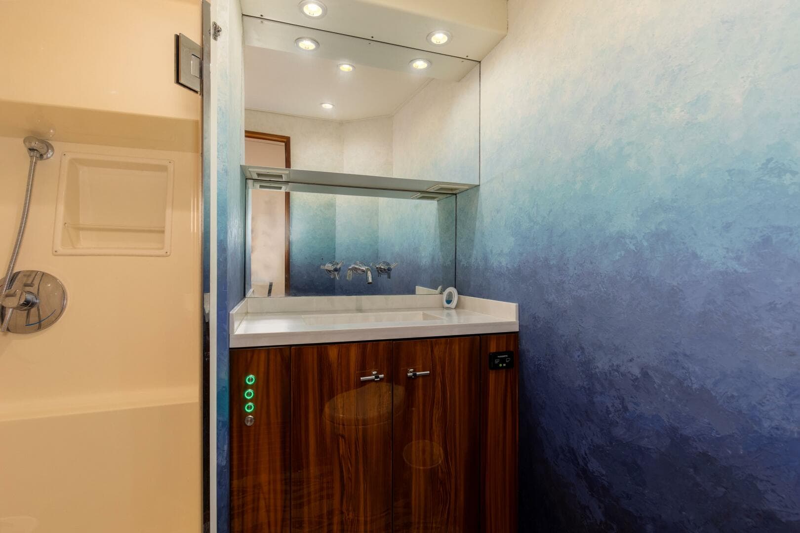 2001 Viking 65 Enclosed Bridge — photo 24