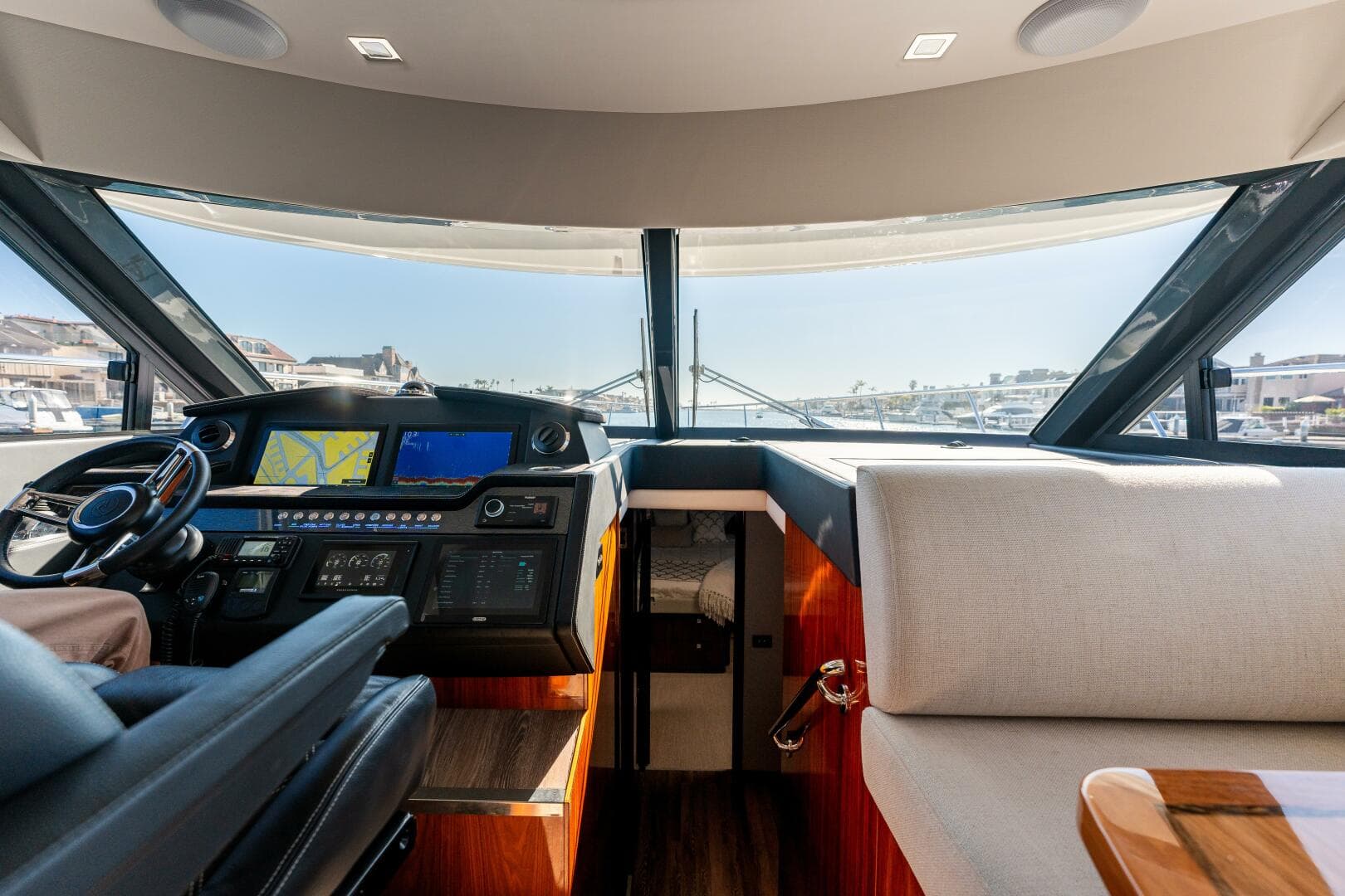 2022 Riviera 4800 Sport Yacht — photo 25