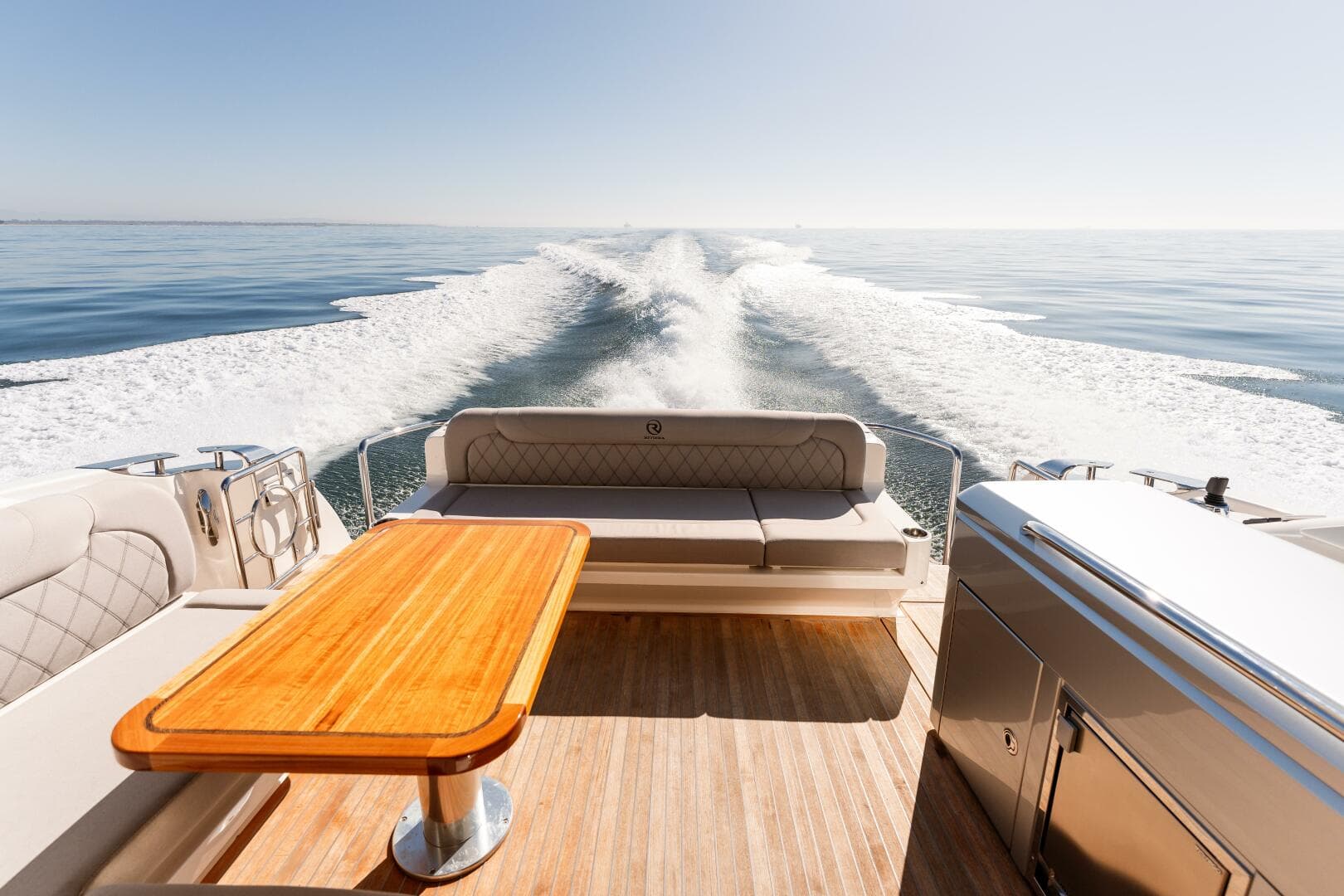 2022 Riviera 4800 Sport Yacht — photo 6