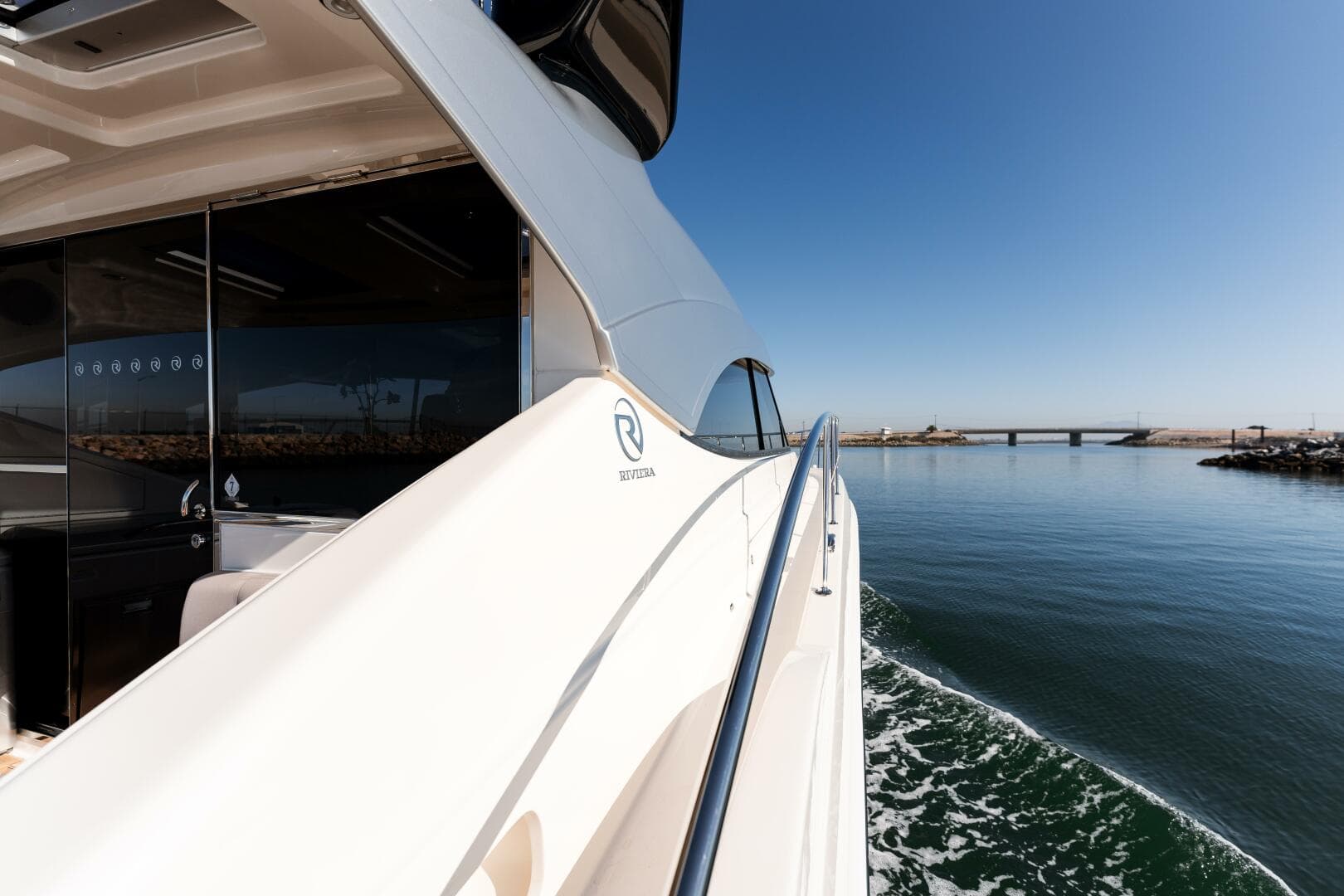2022 Riviera 4800 Sport Yacht — photo 31
