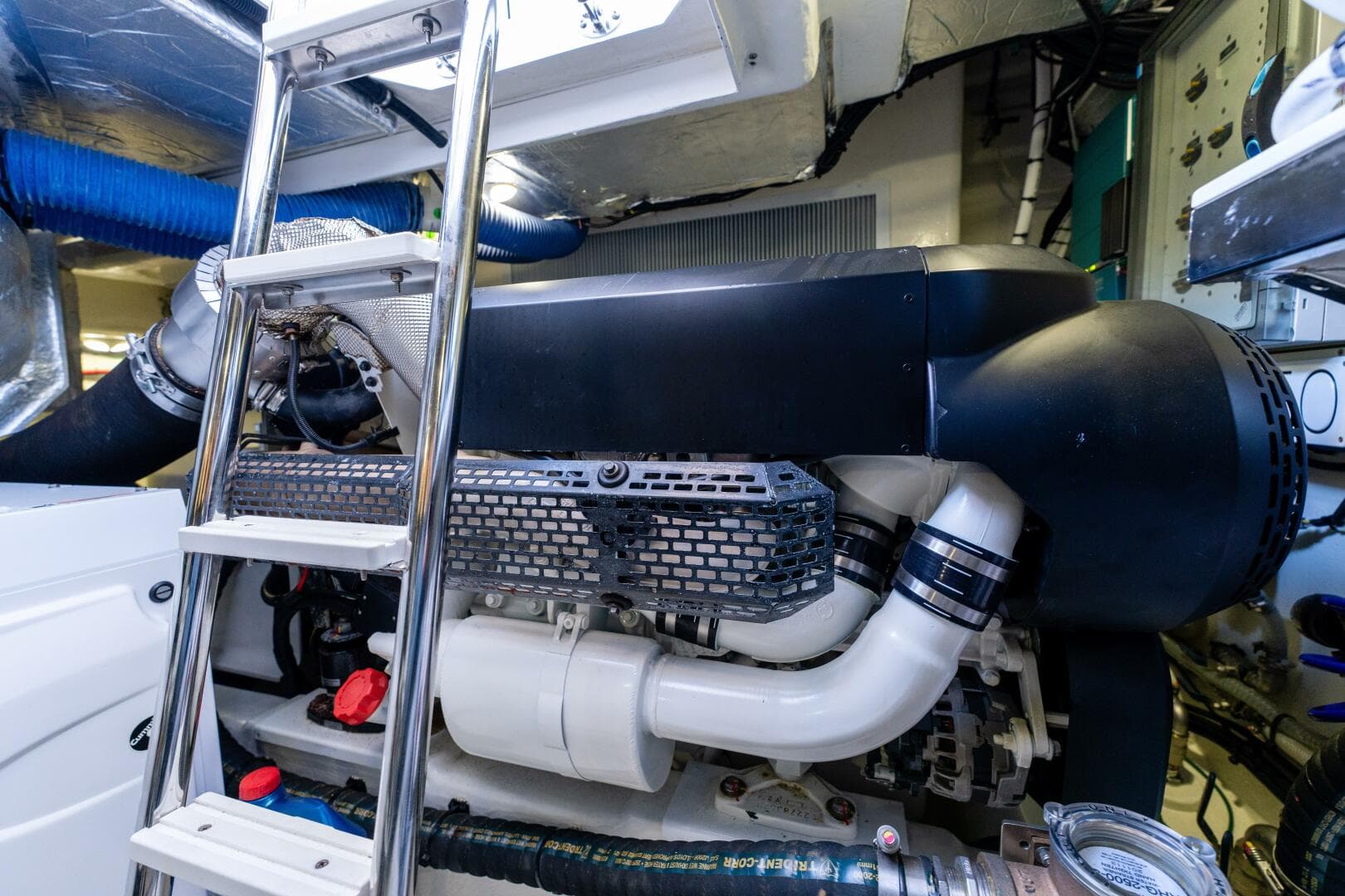 2022 Riviera 4800 Sport Yacht — photo 40