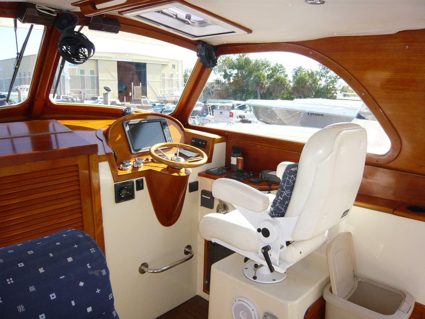 1998 Hinckley 36 Classic — photo 14