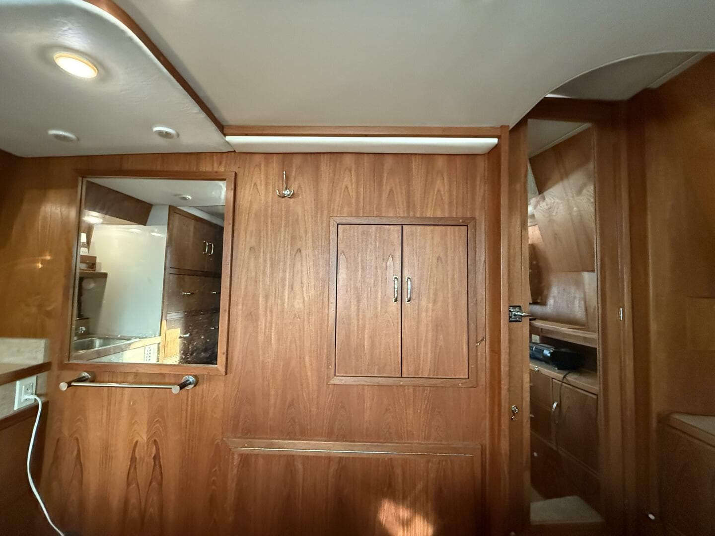 1998 Bayliner 4087 — photo 23