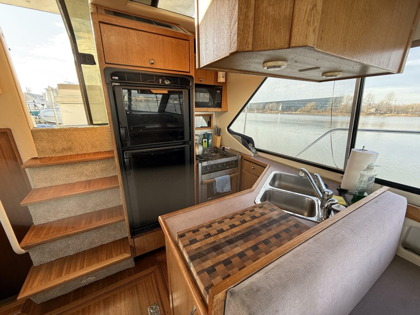 1998 Bayliner 4087 — photo 11