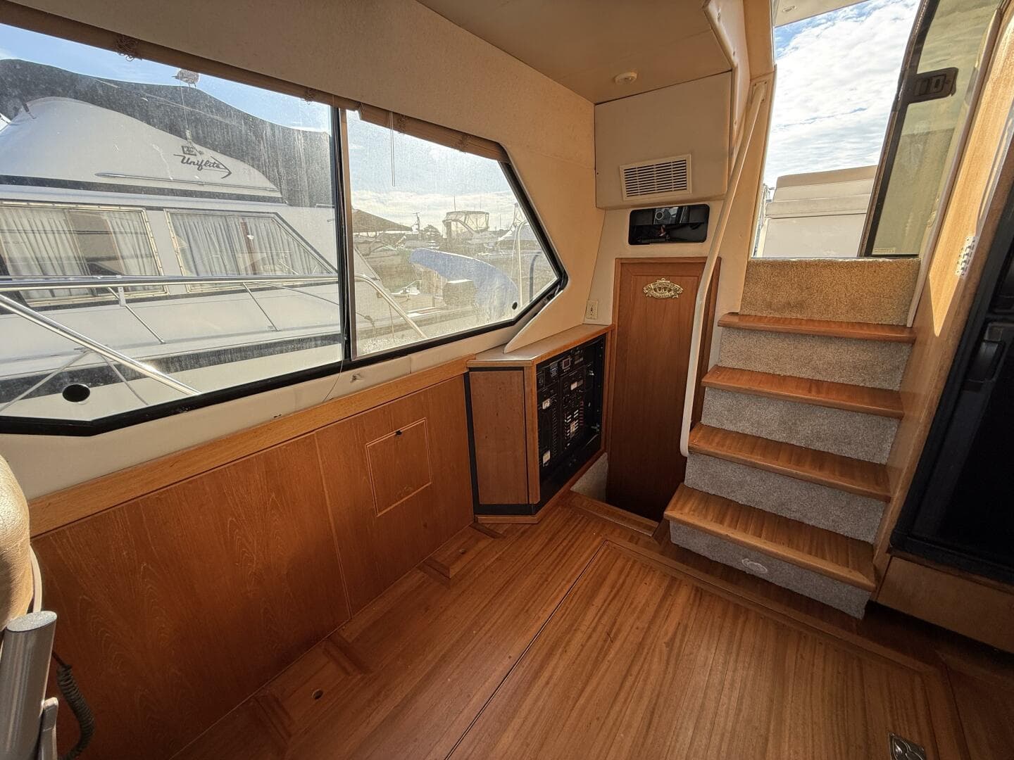 1998 Bayliner 4087 — photo 9