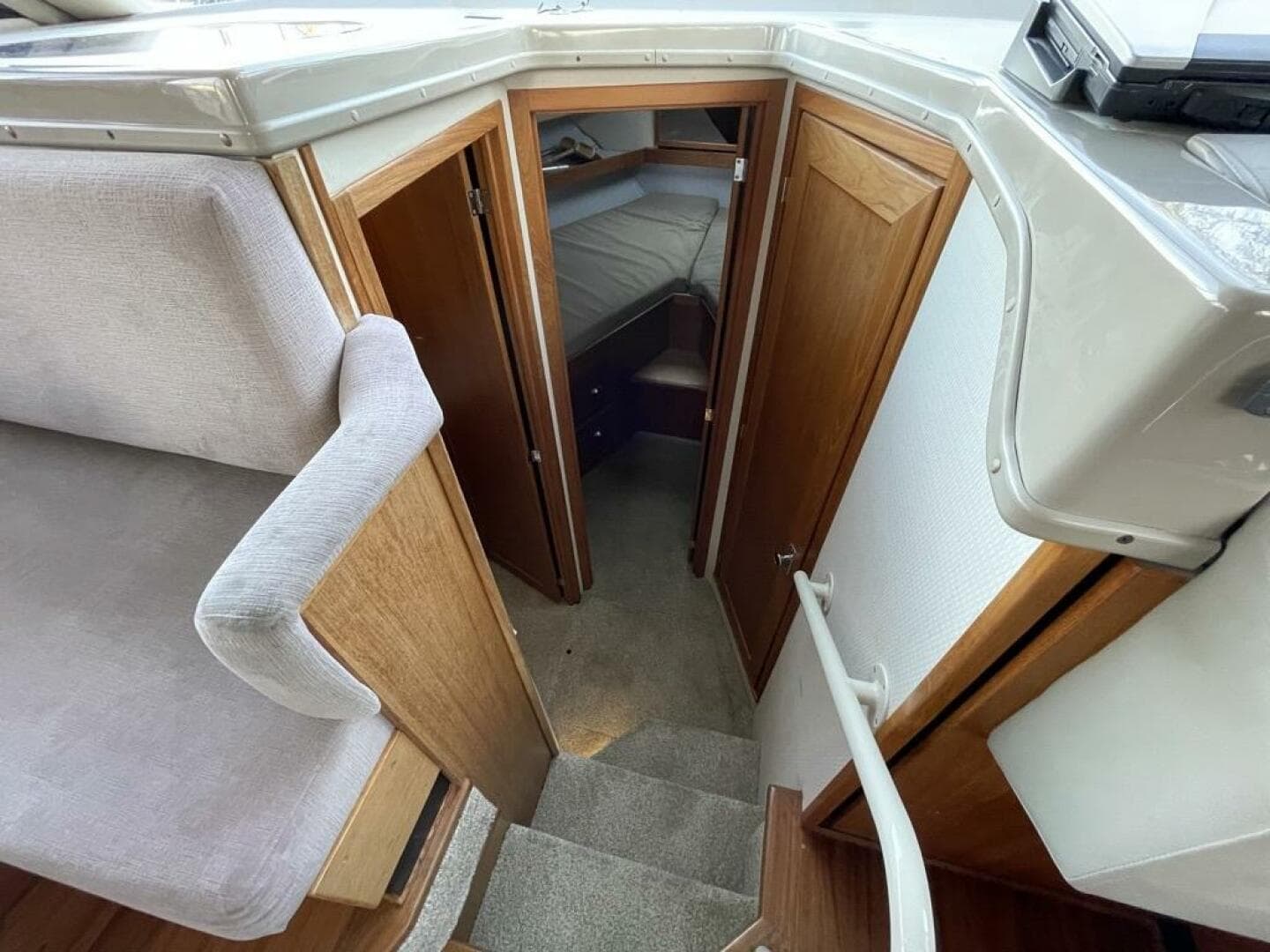 1998 Bayliner 4087 — photo 14