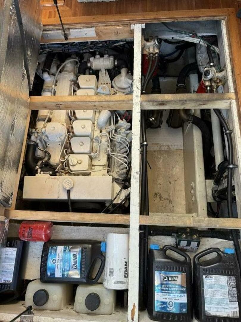 1998 Bayliner 4087 — photo 25