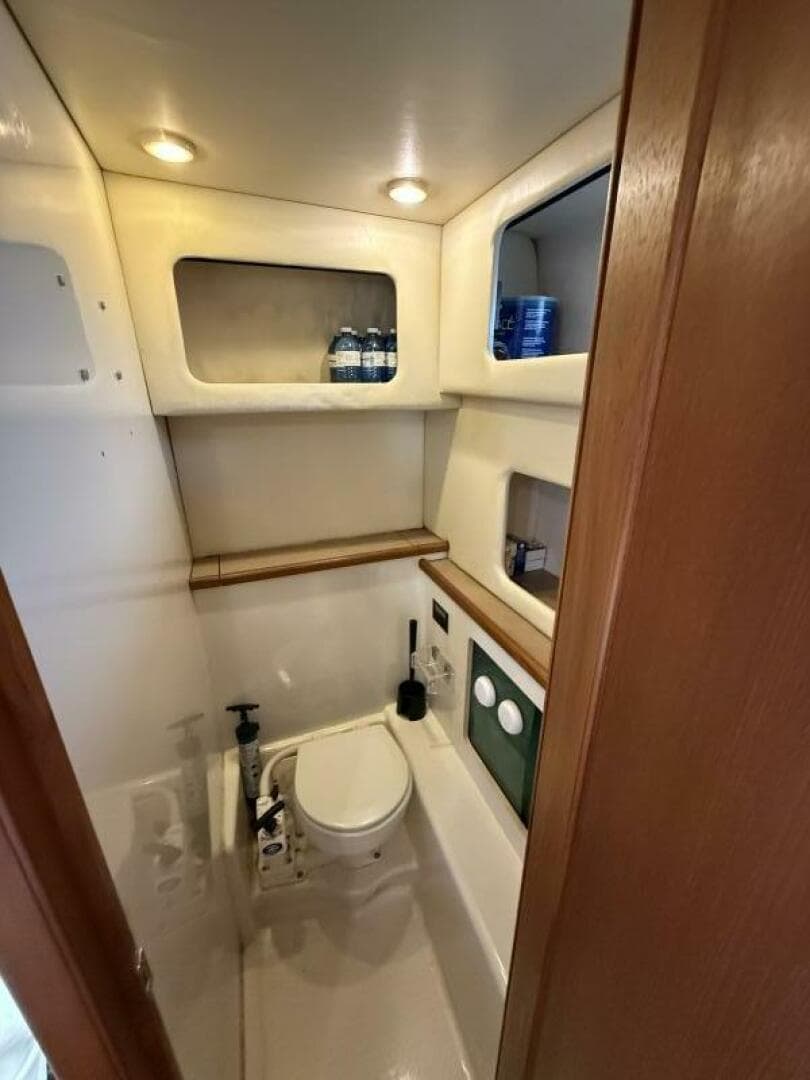 1998 Bayliner 4087 — photo 15