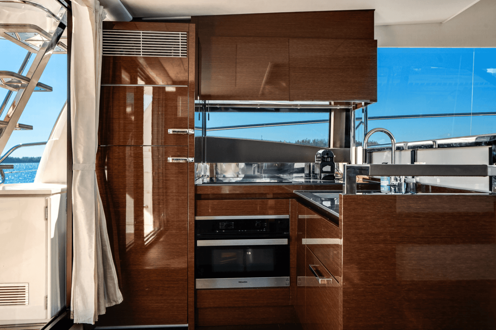 2020 Prestige 520 Flybridge — photo 26