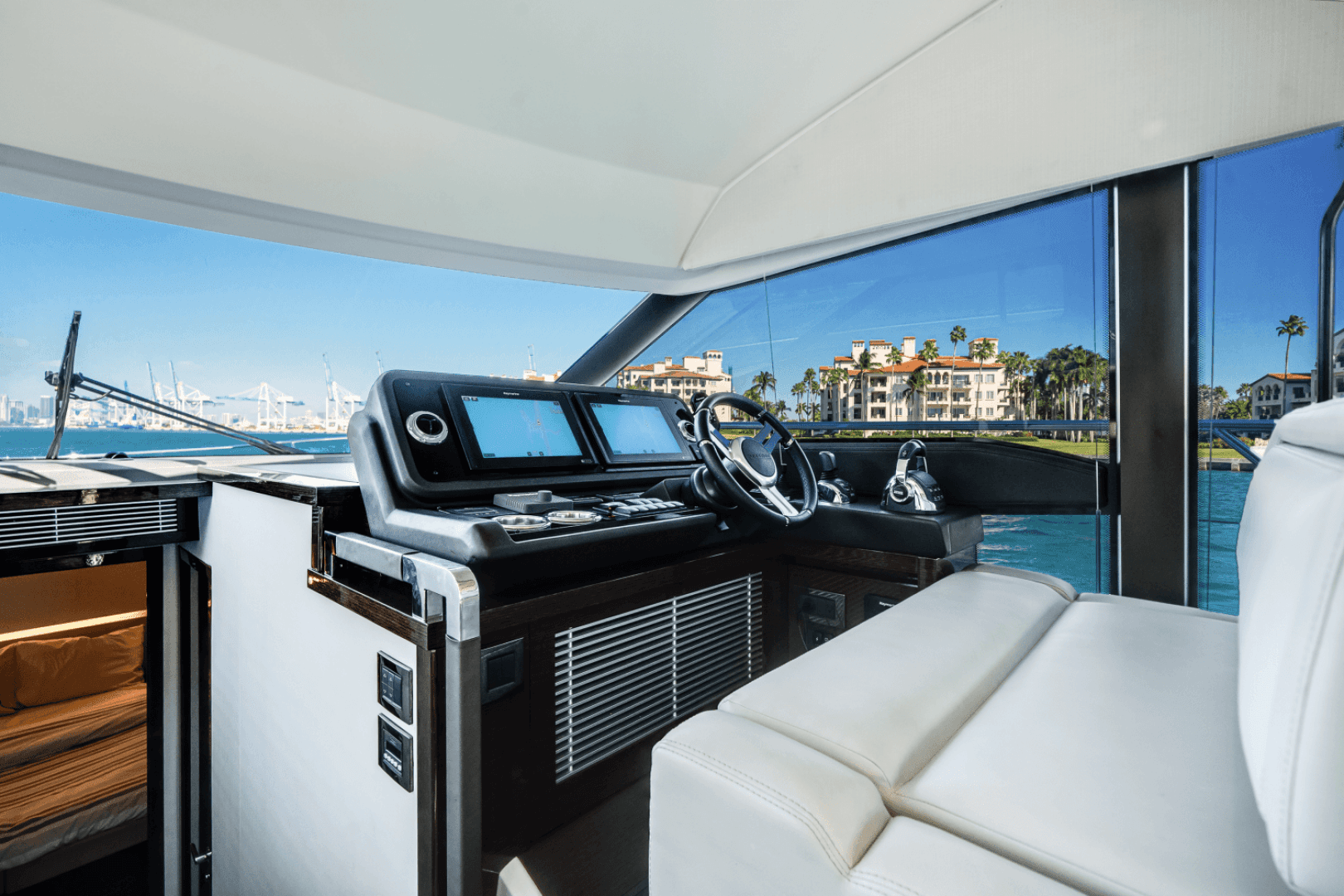 2020 Prestige 520 Flybridge — photo 40