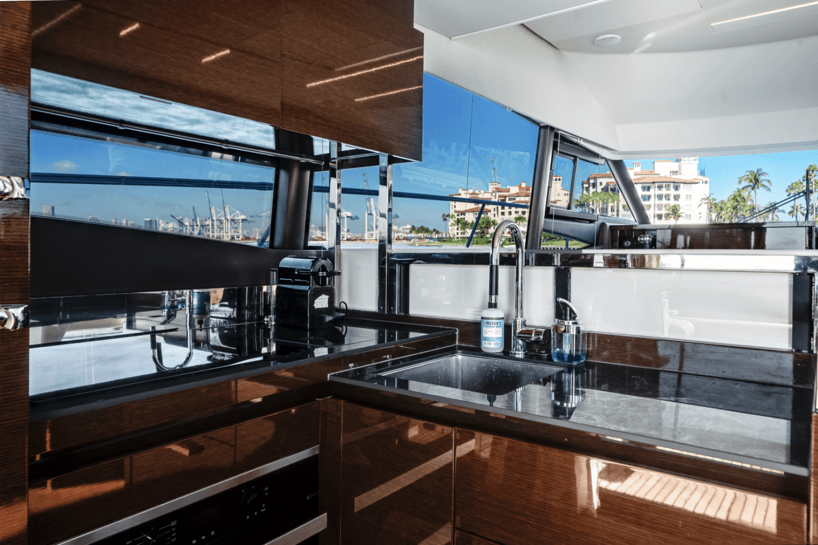 2020 Prestige 520 Flybridge — photo 27