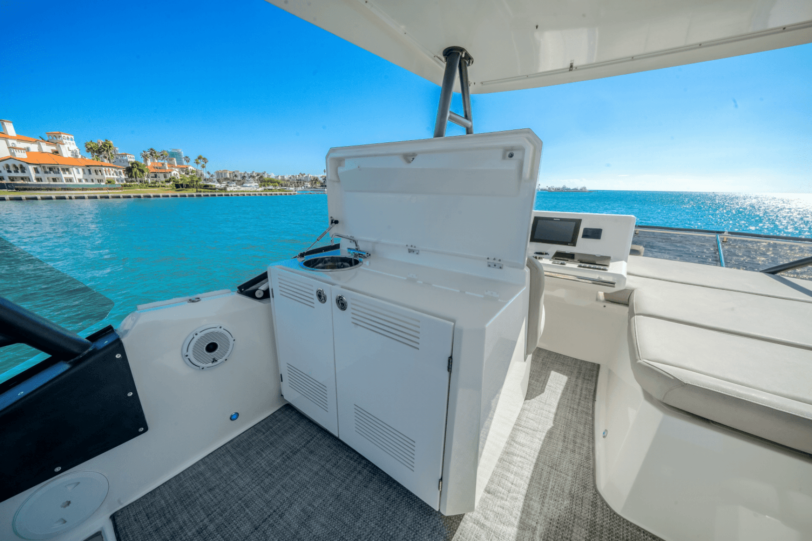 2020 Prestige 520 Flybridge — photo 17