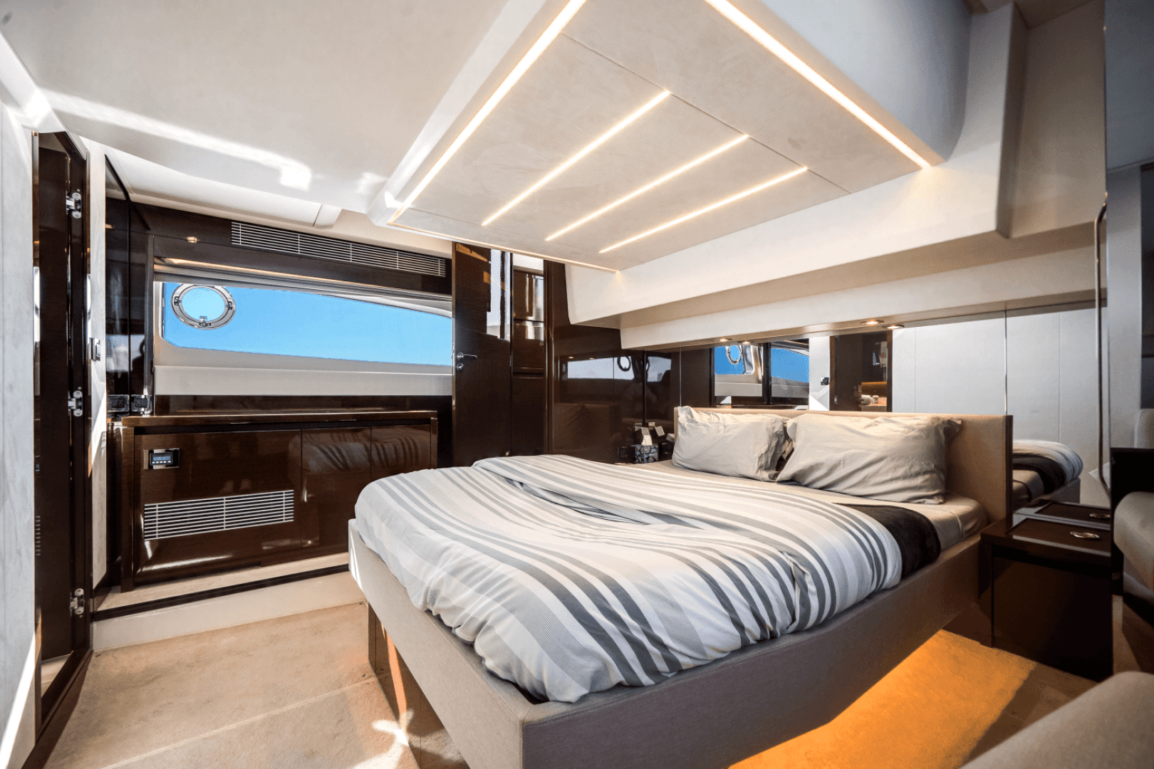 2020 Prestige 520 Flybridge — photo 43