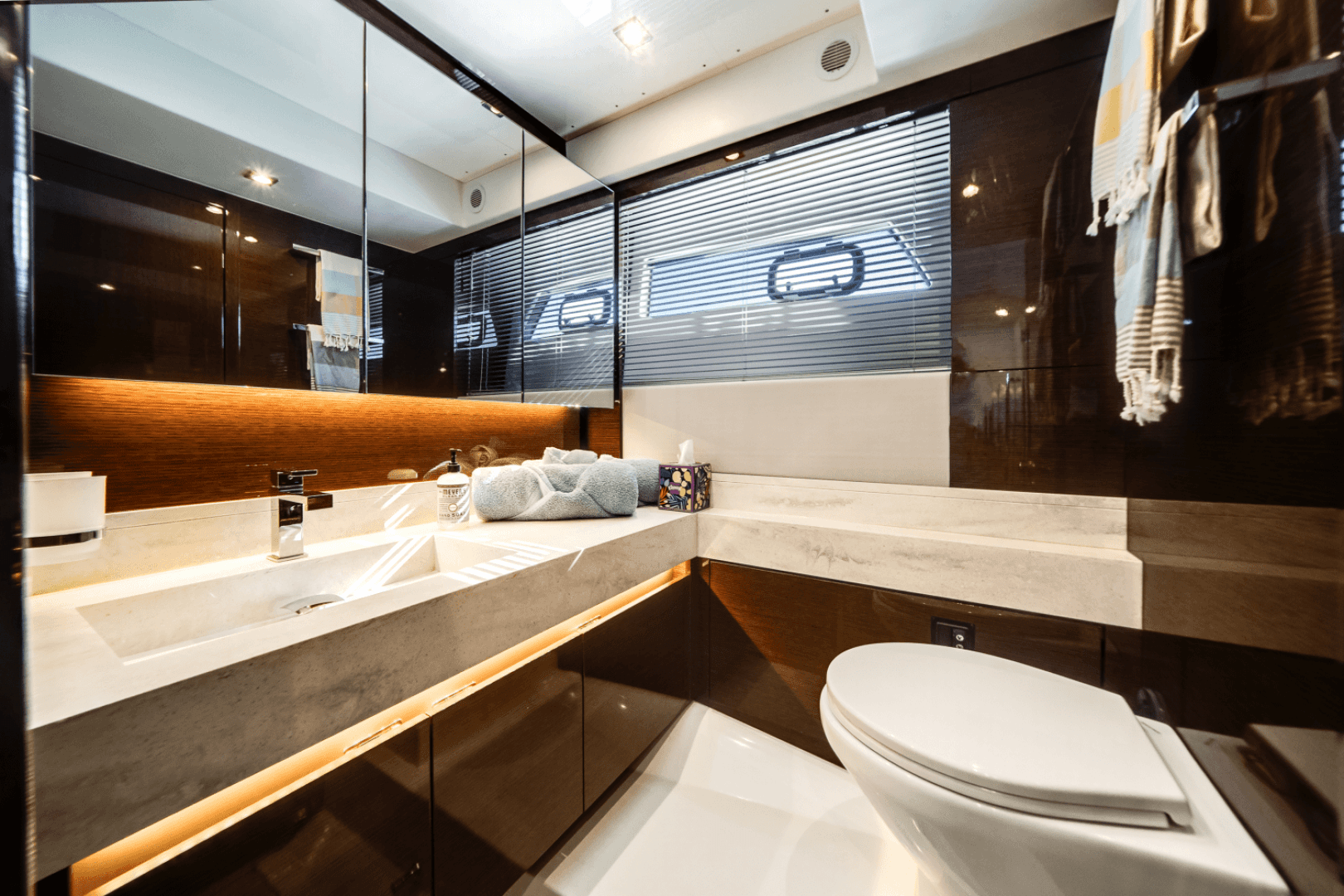 2020 Prestige 520 Flybridge — photo 46