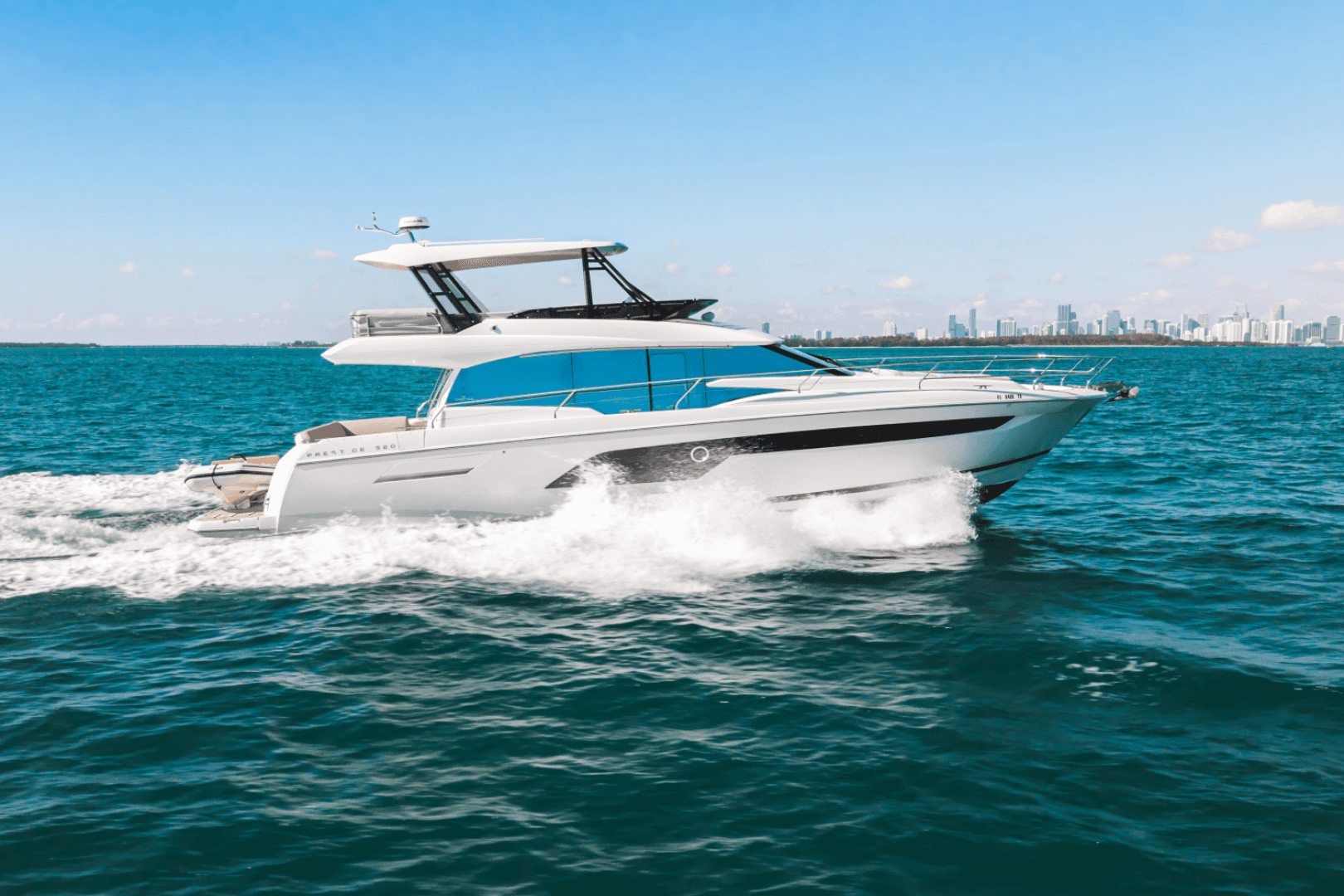 2020 Prestige 520 Flybridge — photo 2