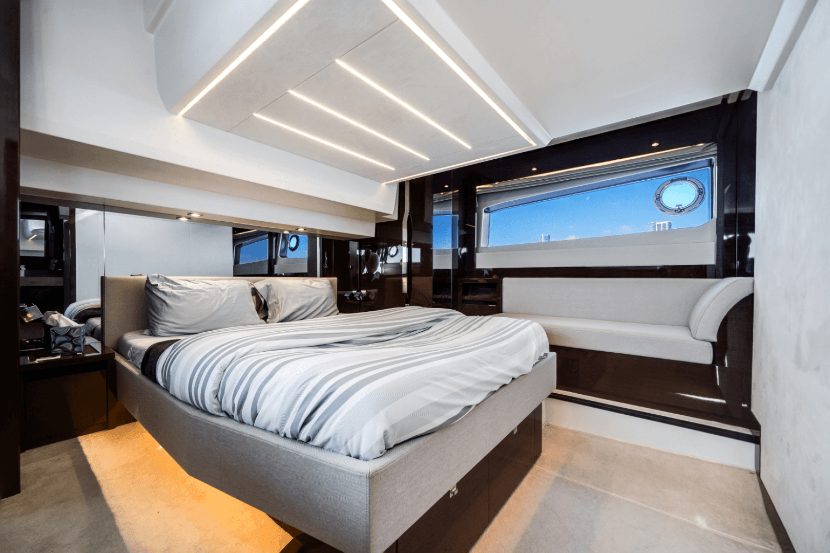 2020 Prestige 520 Flybridge — photo 42