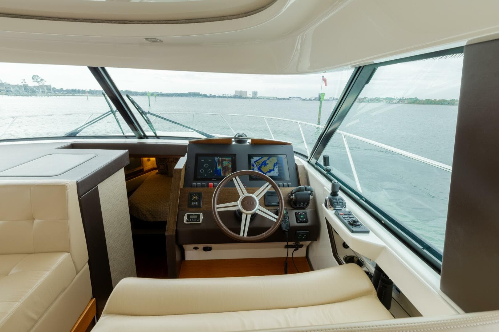 2015 Tiara Yachts 44 Coupe — photo 10