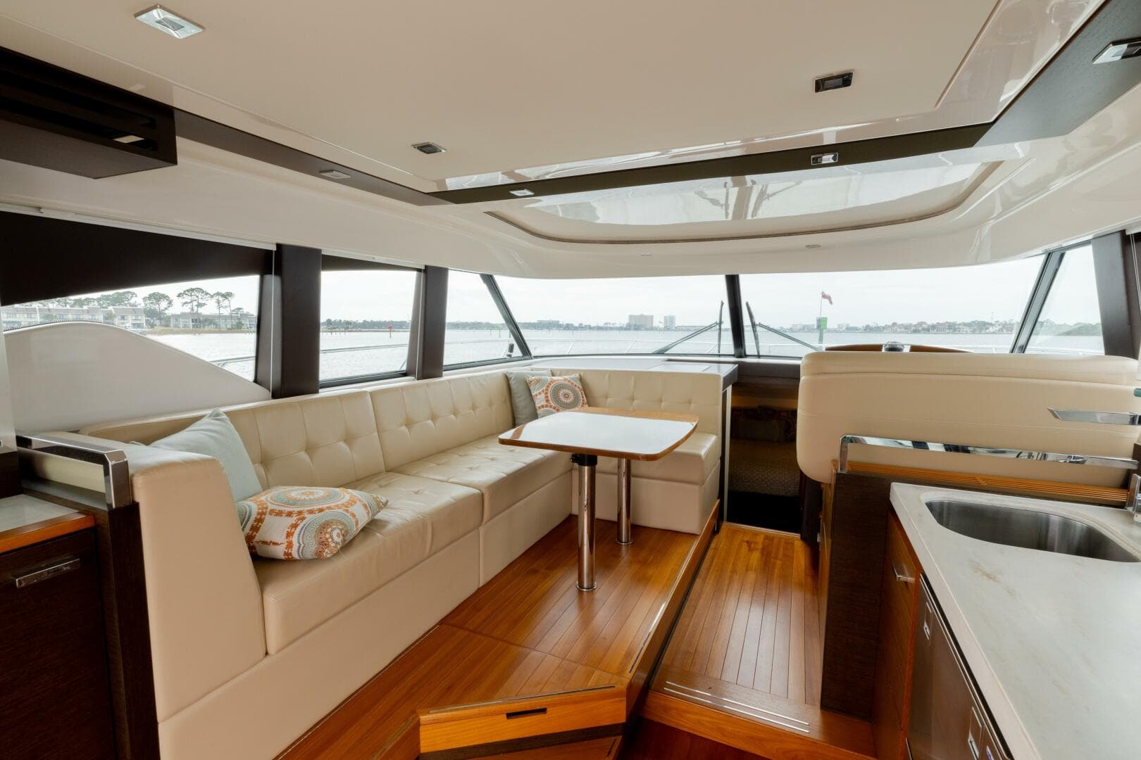 2015 Tiara Yachts 44 Coupe — photo 5