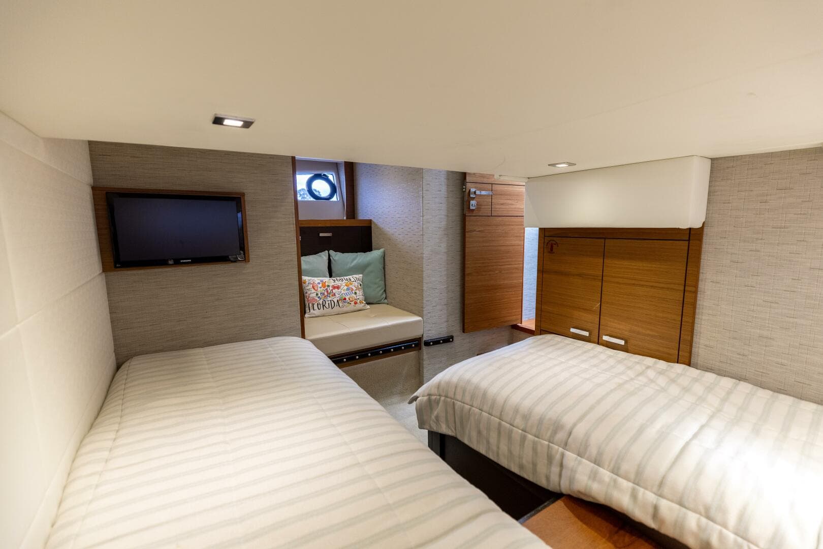 2015 Tiara Yachts 44 Coupe — photo 17