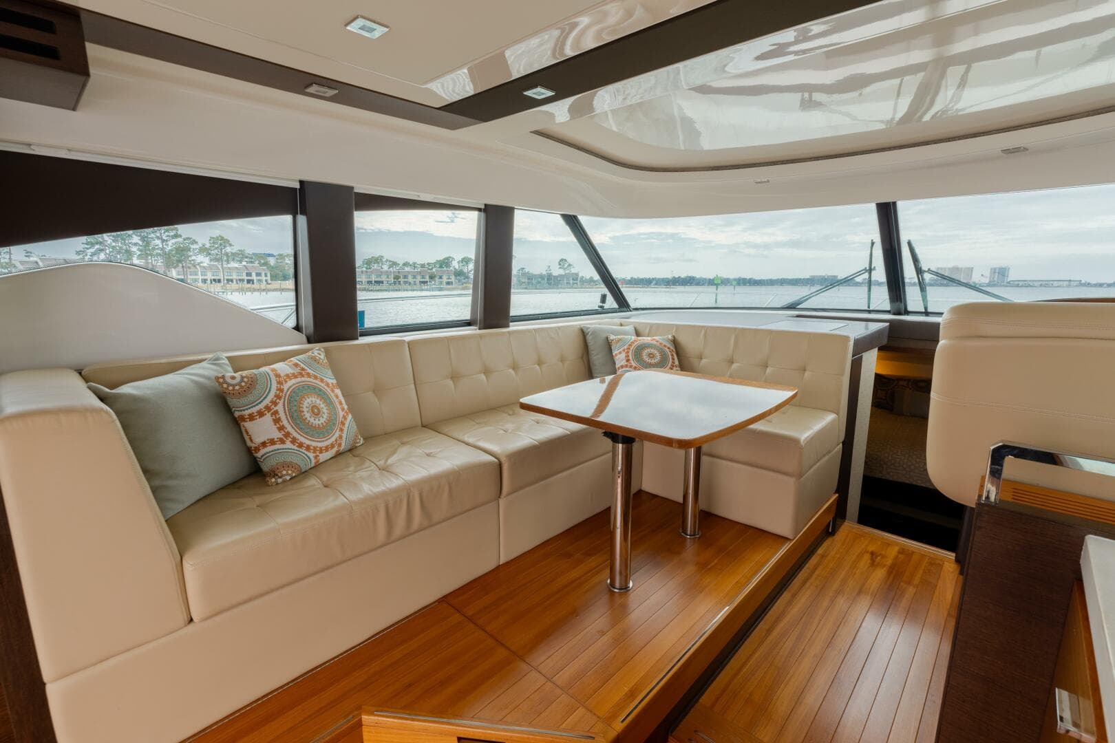 2015 Tiara Yachts 44 Coupe — photo 9