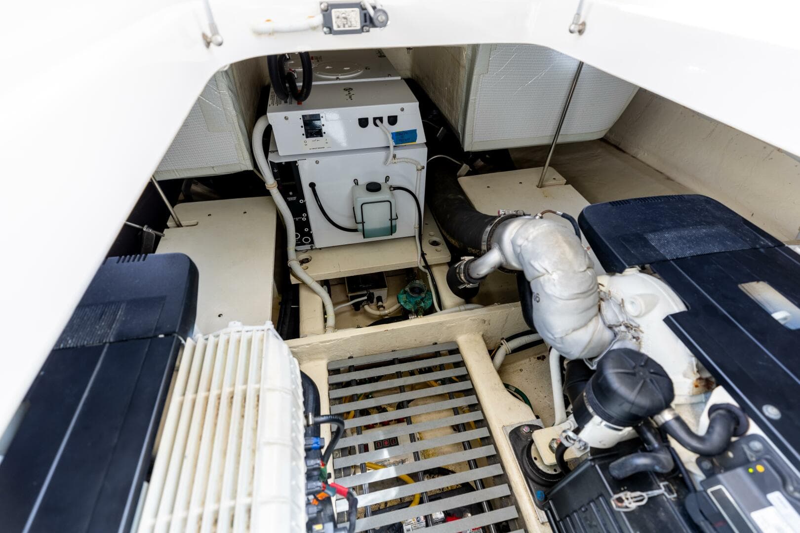 2015 Tiara Yachts 44 Coupe — photo 22