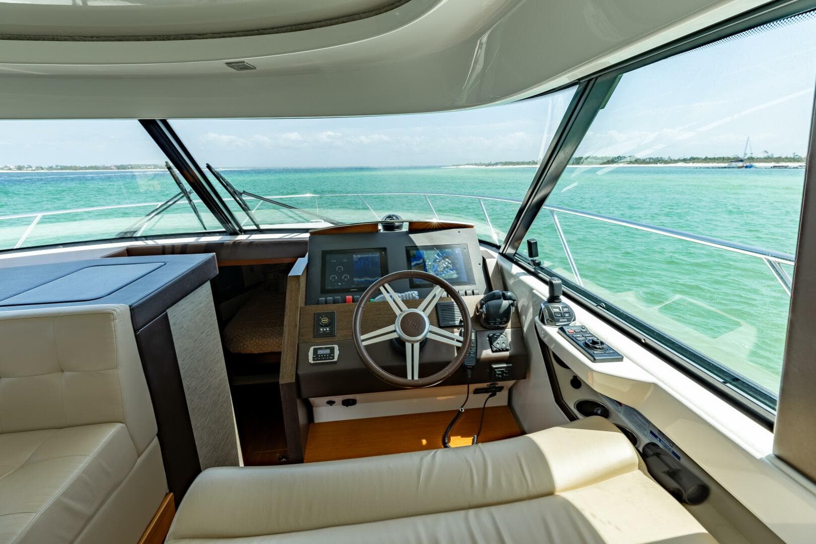 2015 Tiara Yachts 44 Coupe — photo 4