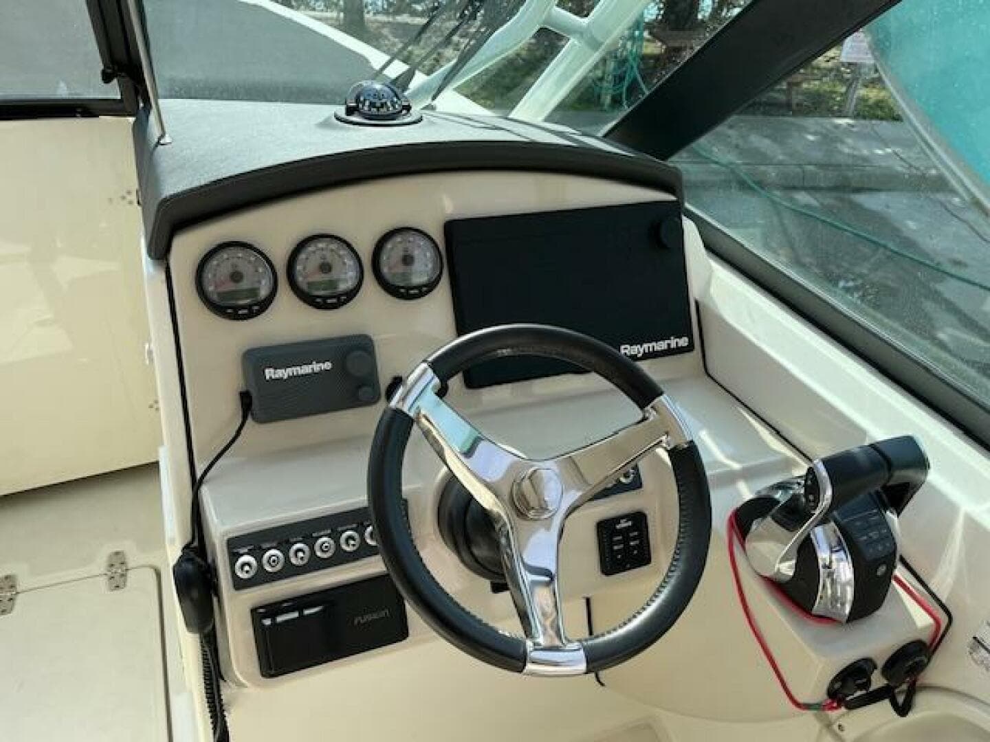 2018 Boston Whaler 270 Vantage — photo 25