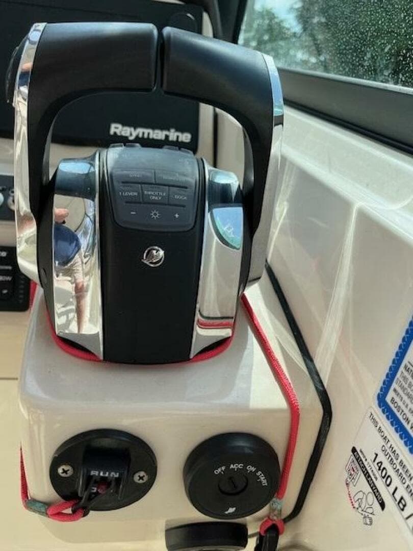 2018 Boston Whaler 270 Vantage — photo 12