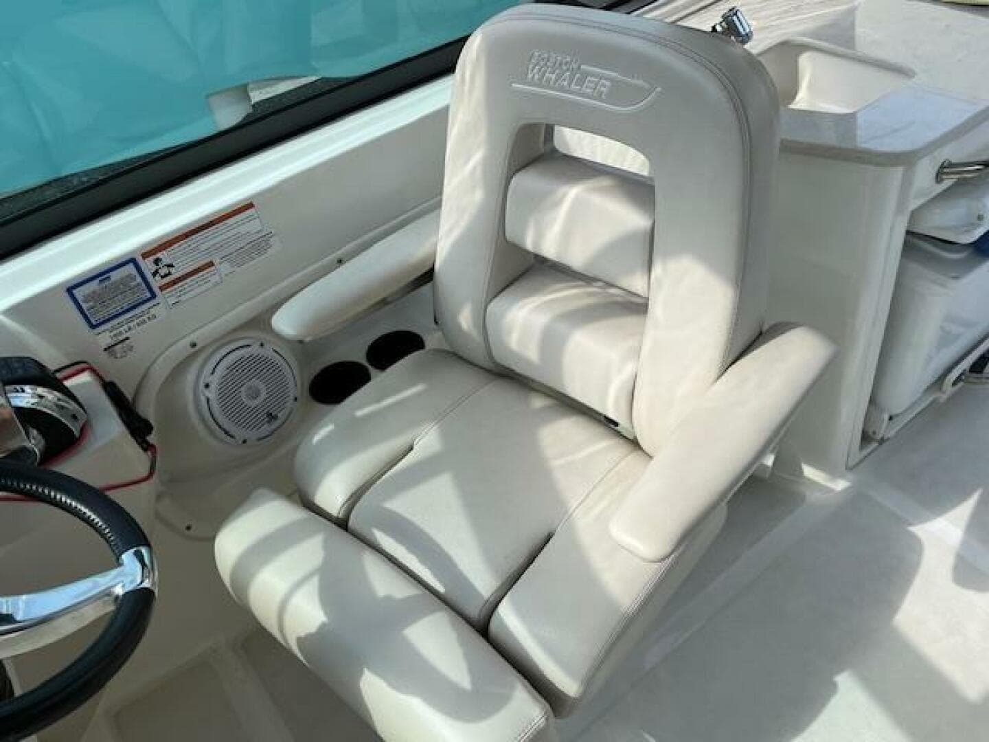 2018 Boston Whaler 270 Vantage — photo 27