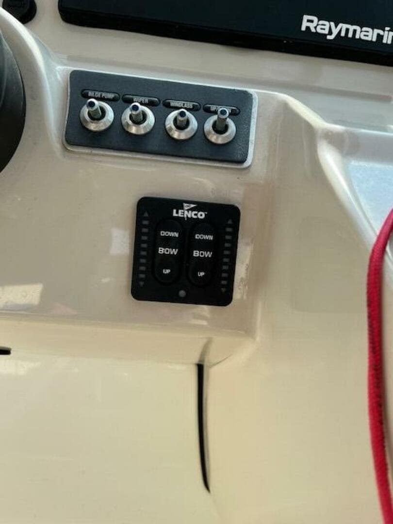 2018 Boston Whaler 270 Vantage — photo 13