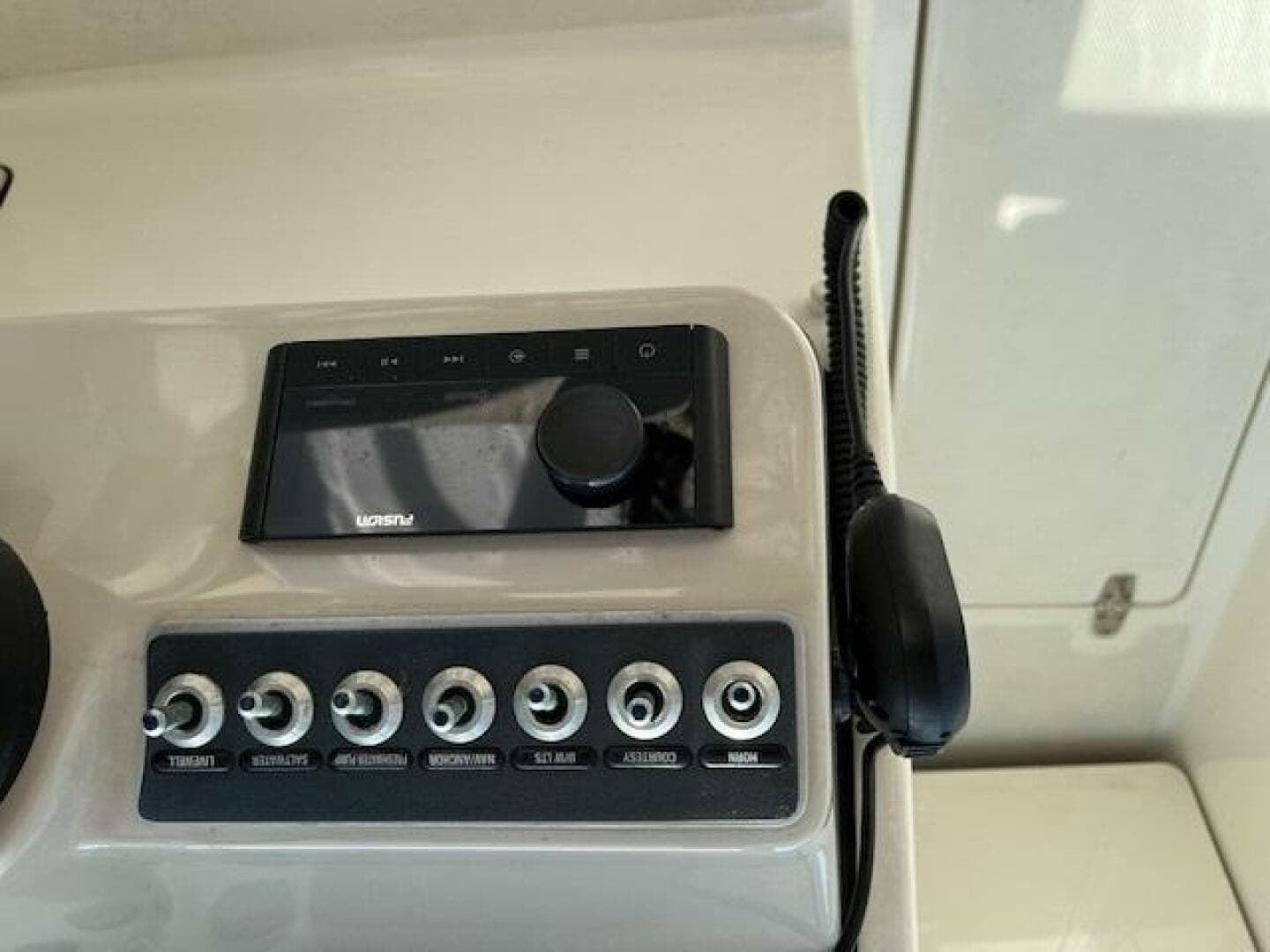 2018 Boston Whaler 270 Vantage — photo 14