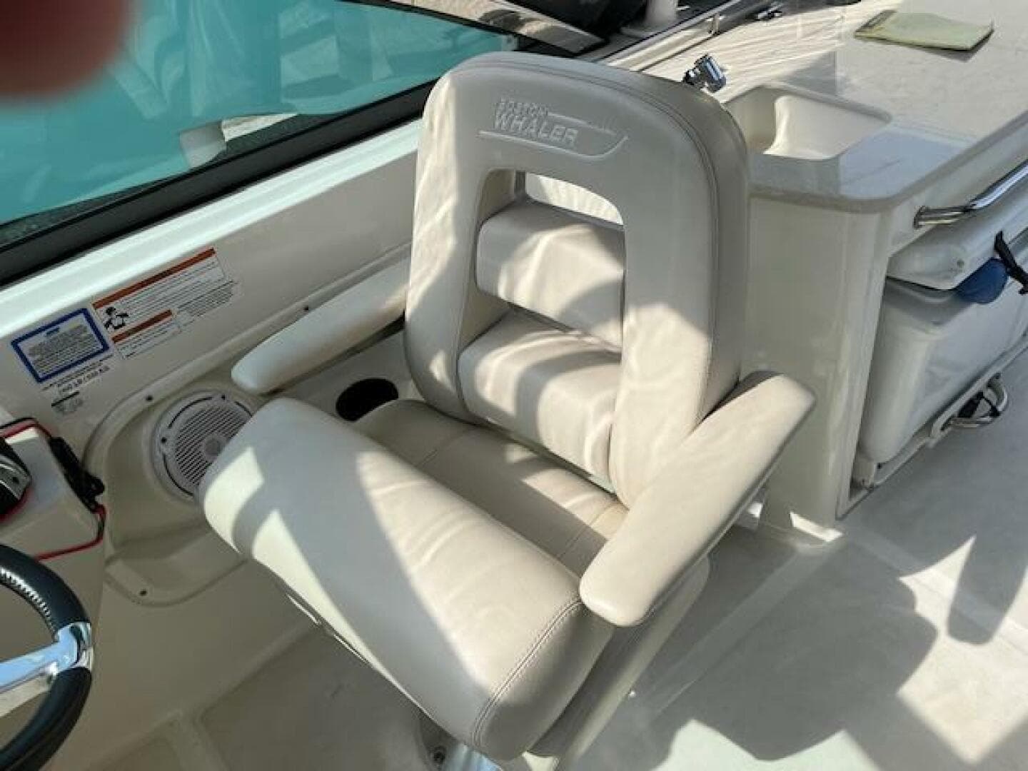 2018 Boston Whaler 270 Vantage — photo 26