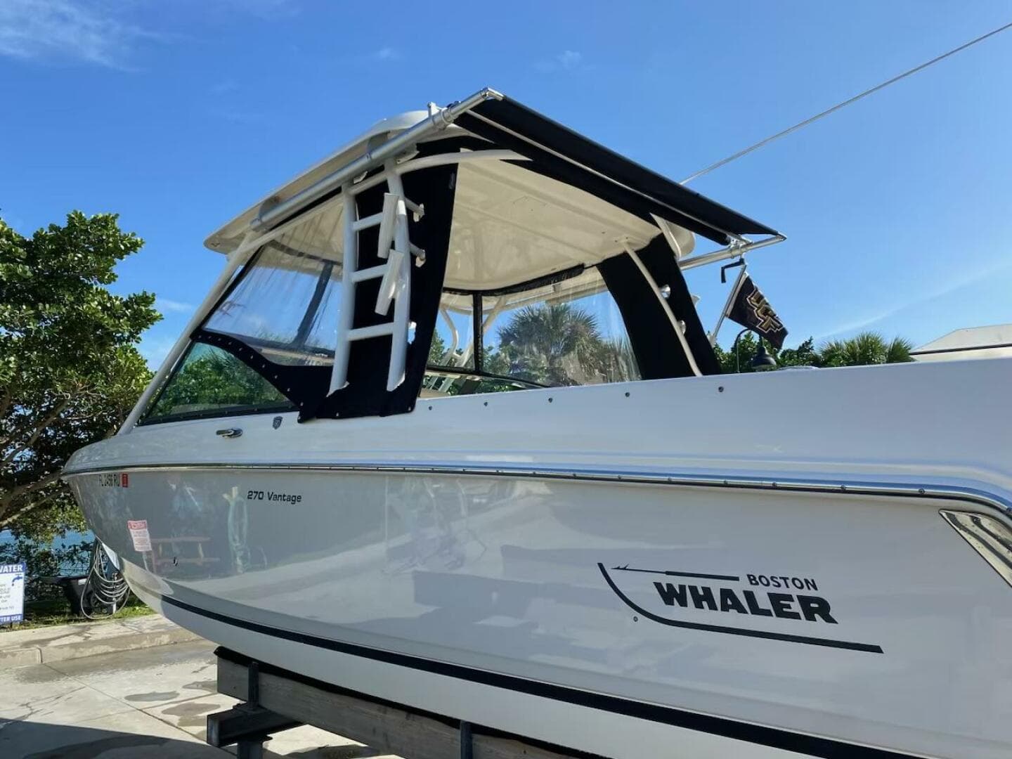 2018 Boston Whaler 270 Vantage — photo 6