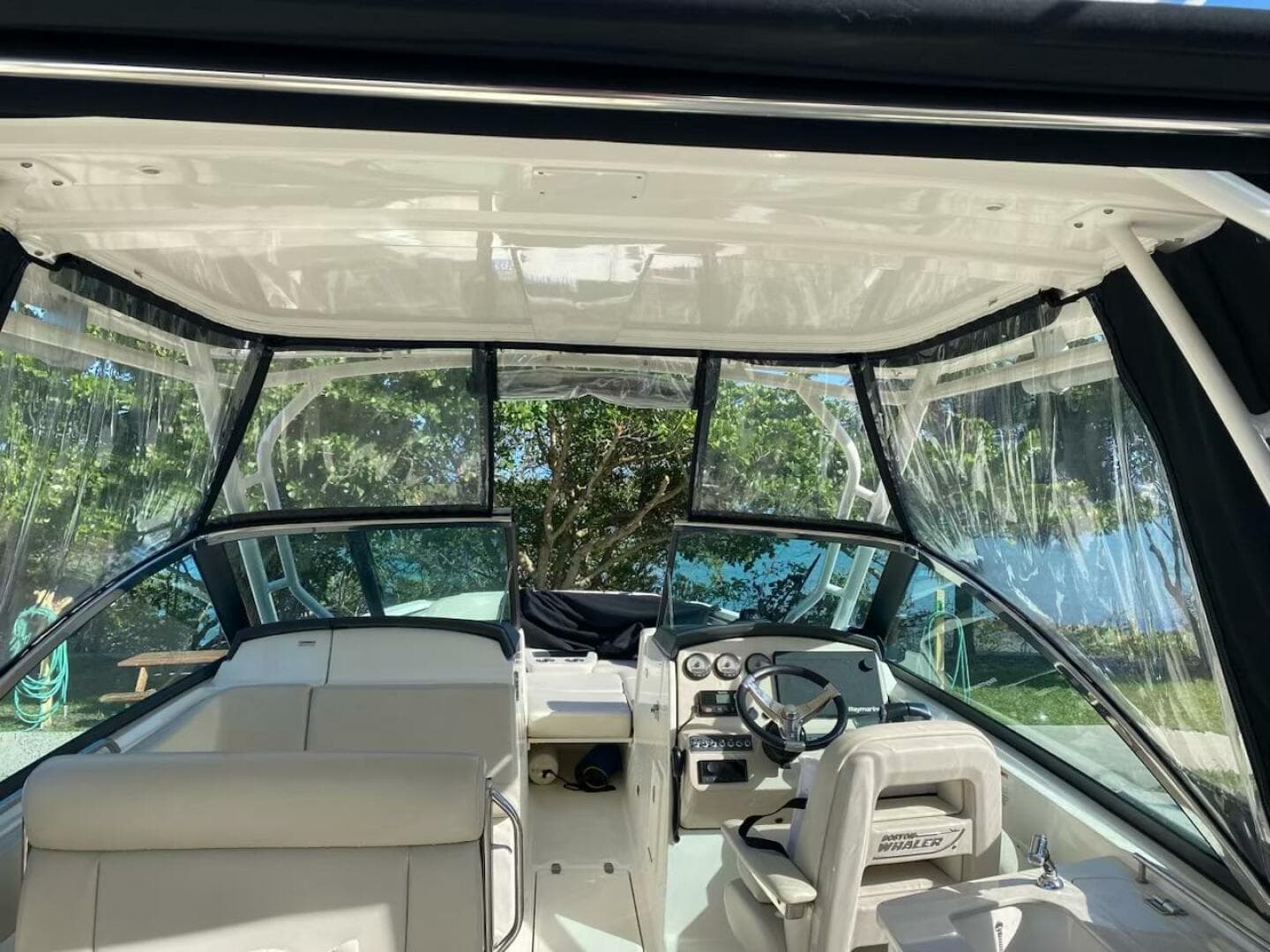 2018 Boston Whaler 270 Vantage — photo 16