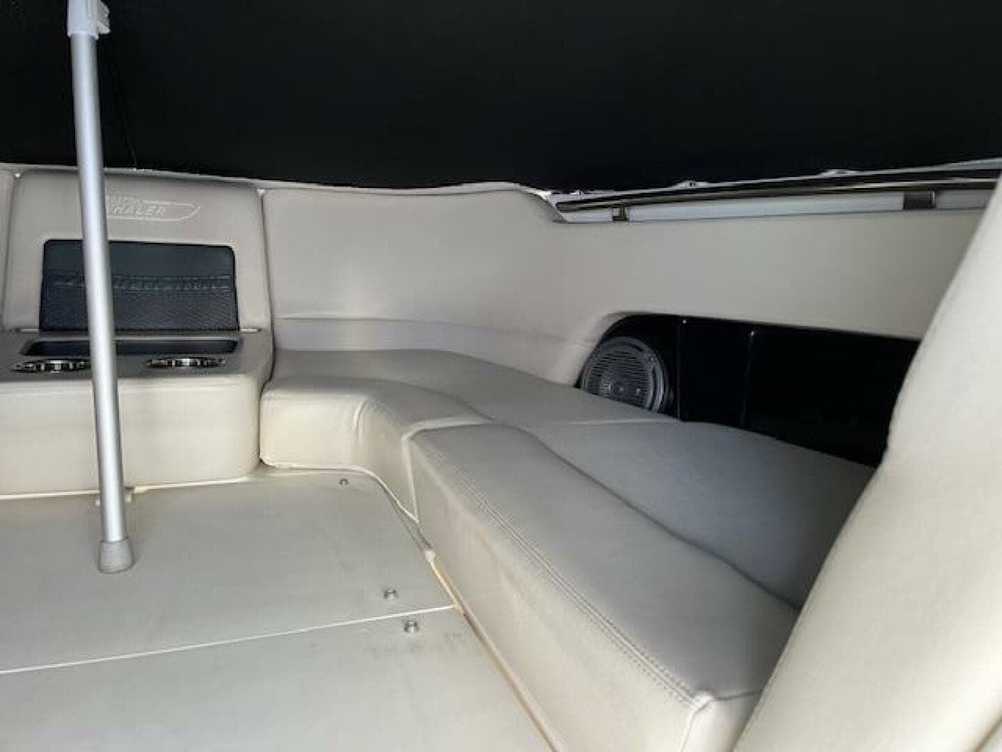 2018 Boston Whaler 270 Vantage — photo 19