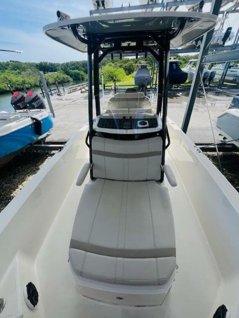 2023 Boston Whaler 250 Dauntless — photo 13