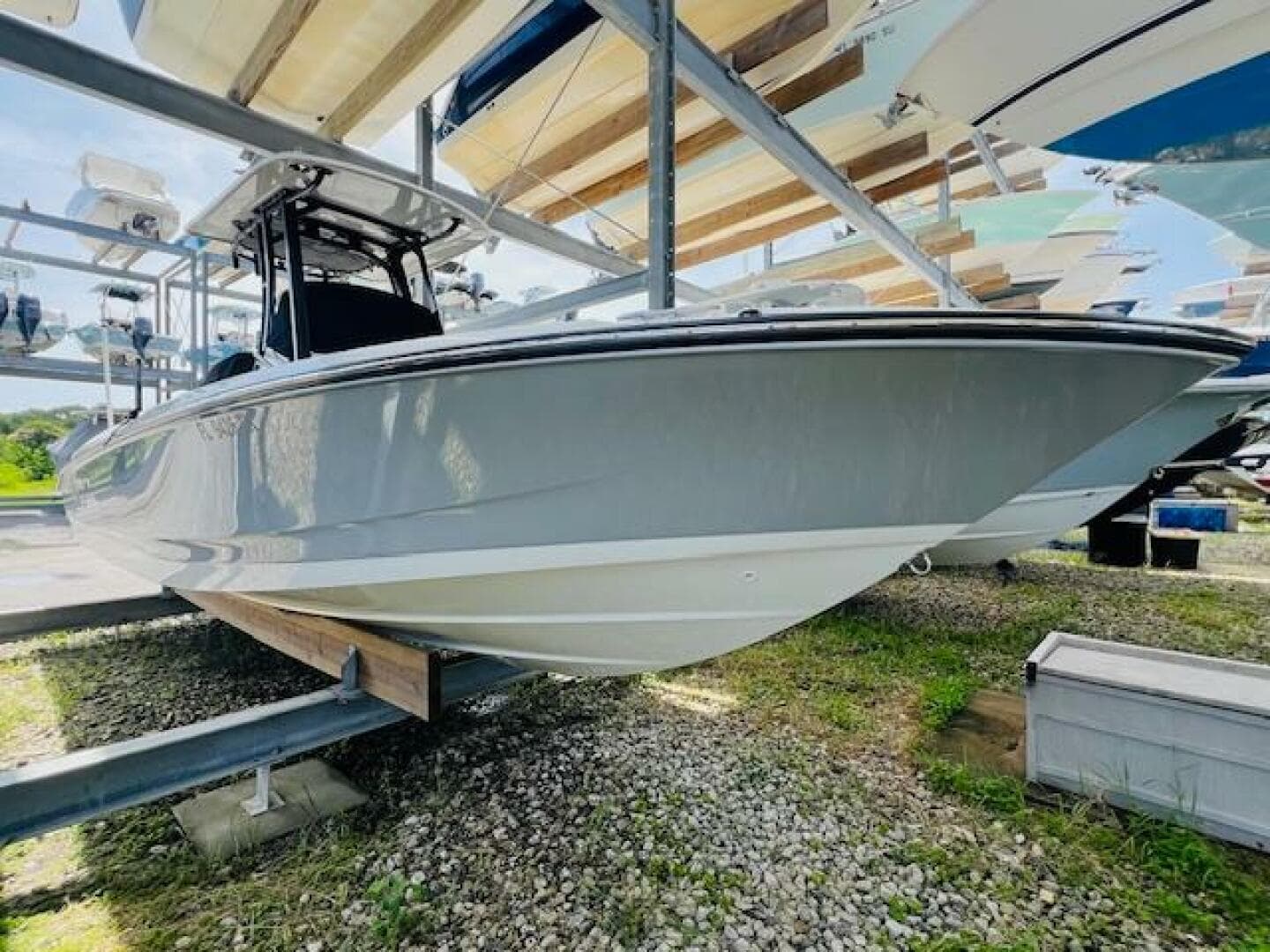 2023 Boston Whaler 250 Dauntless — photo 3